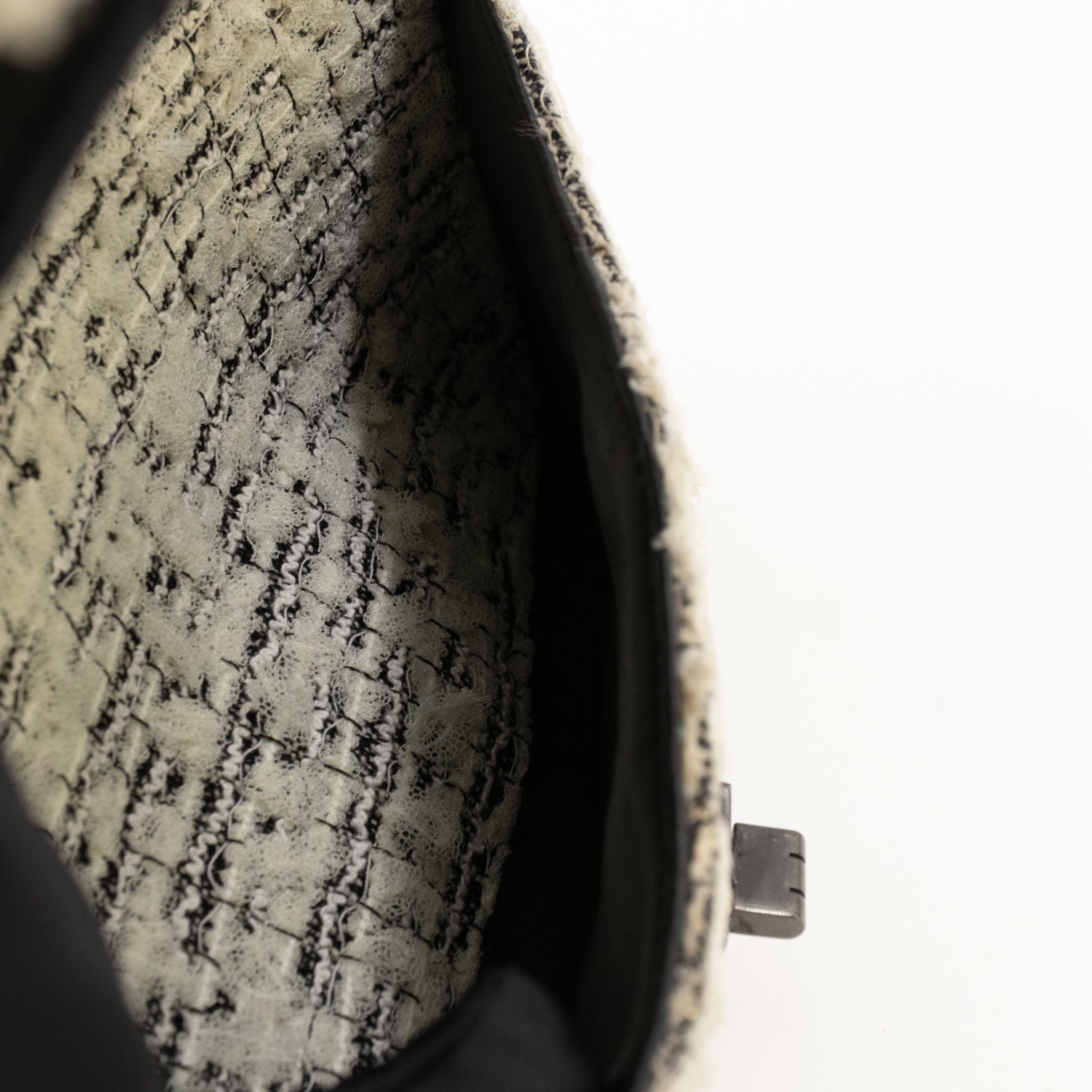 Gardens Charms 2.55 Reissue Flap Bag White Black Tweed