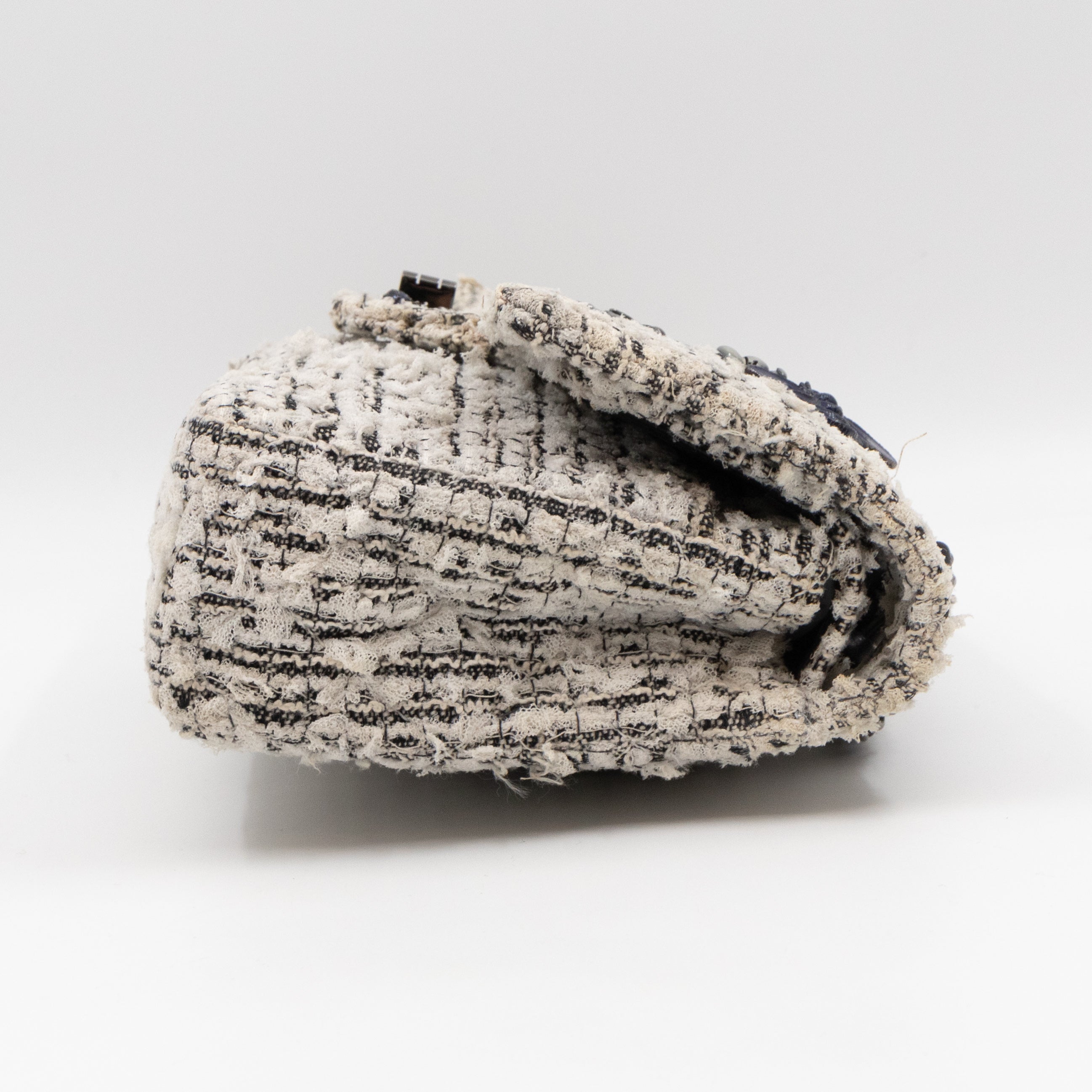 Gardens Charms 2.55 Reissue Flap Bag White Black Tweed