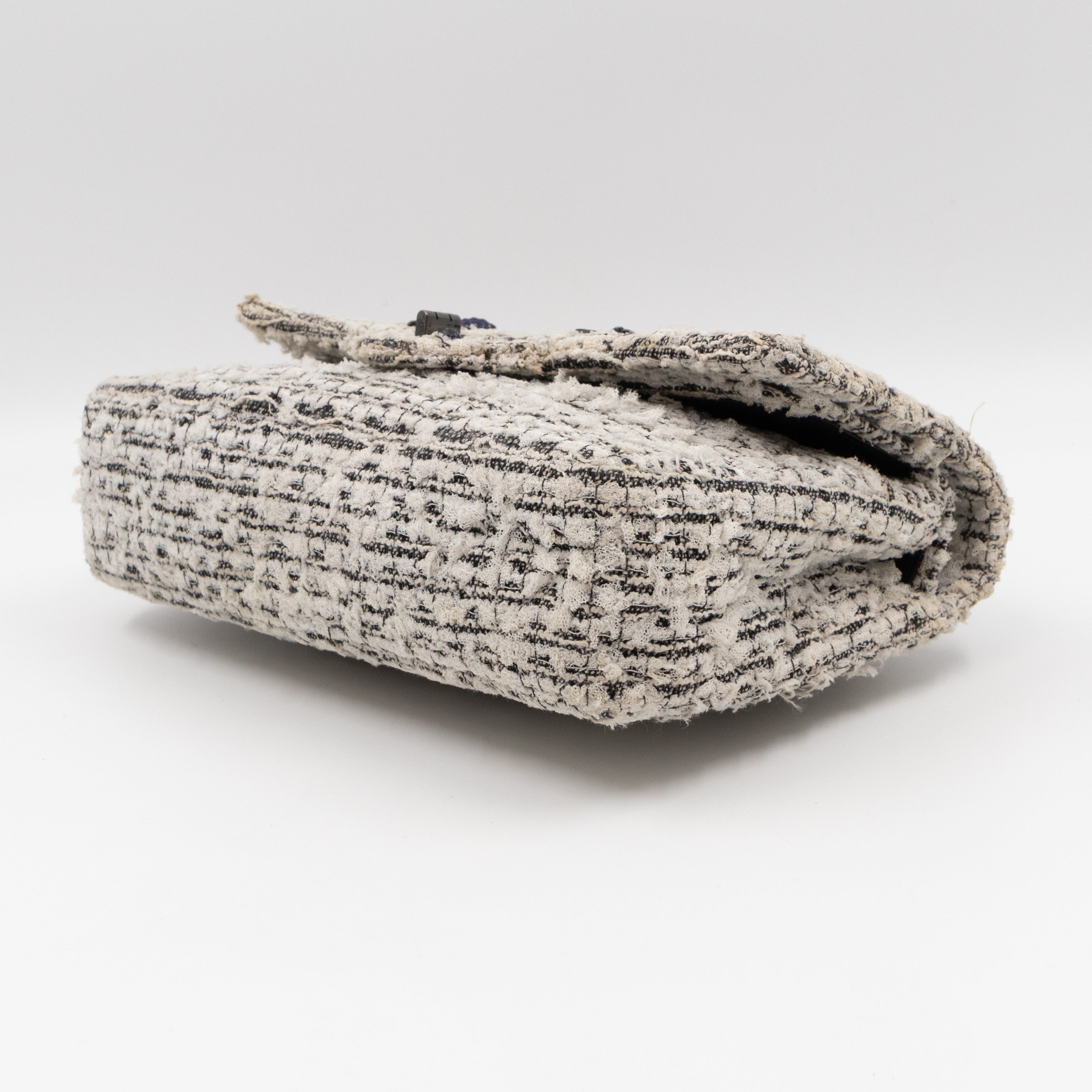 Gardens Charms 2.55 Reissue Flap Bag White Black Tweed