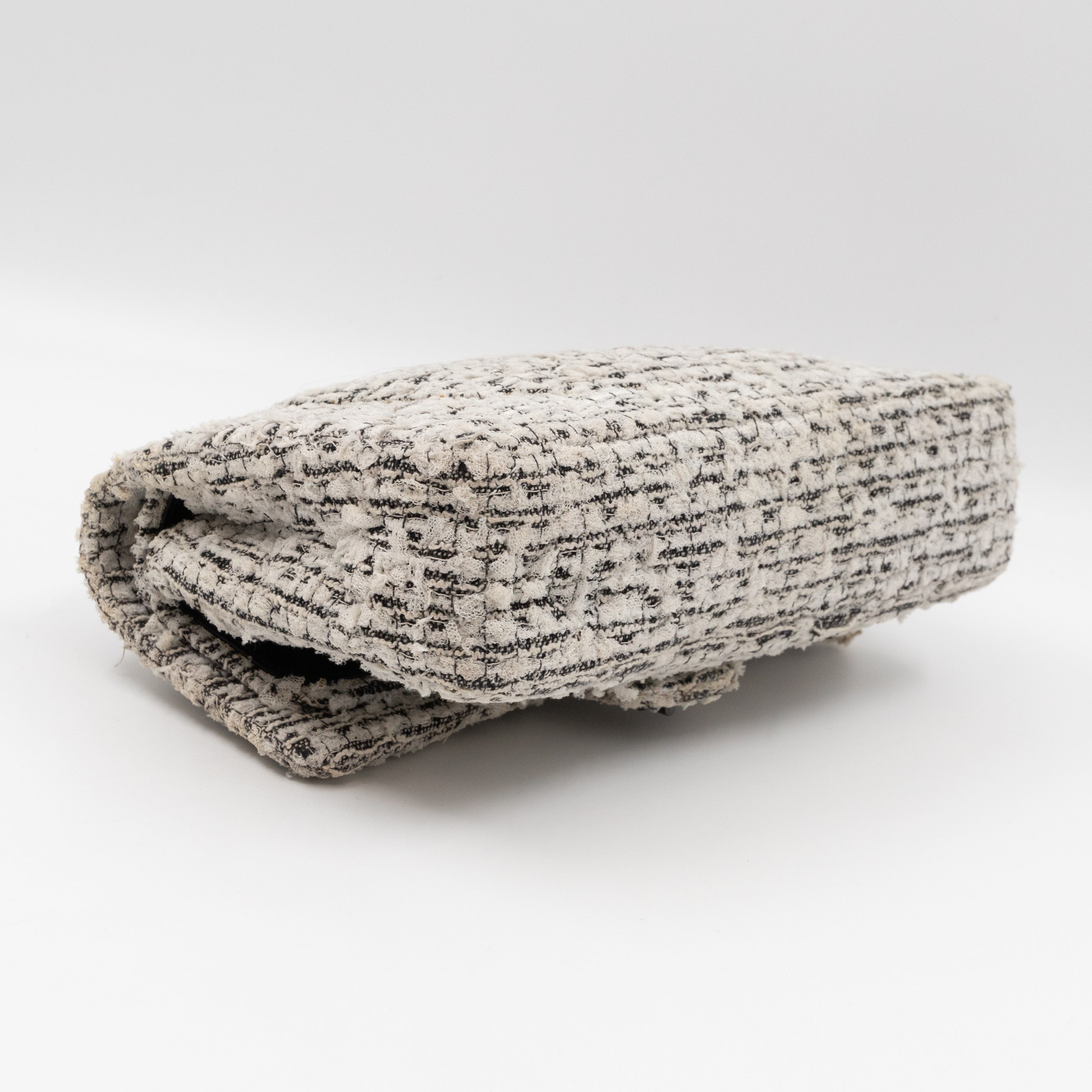 Gardens Charms 2.55 Reissue Flap Bag White Black Tweed