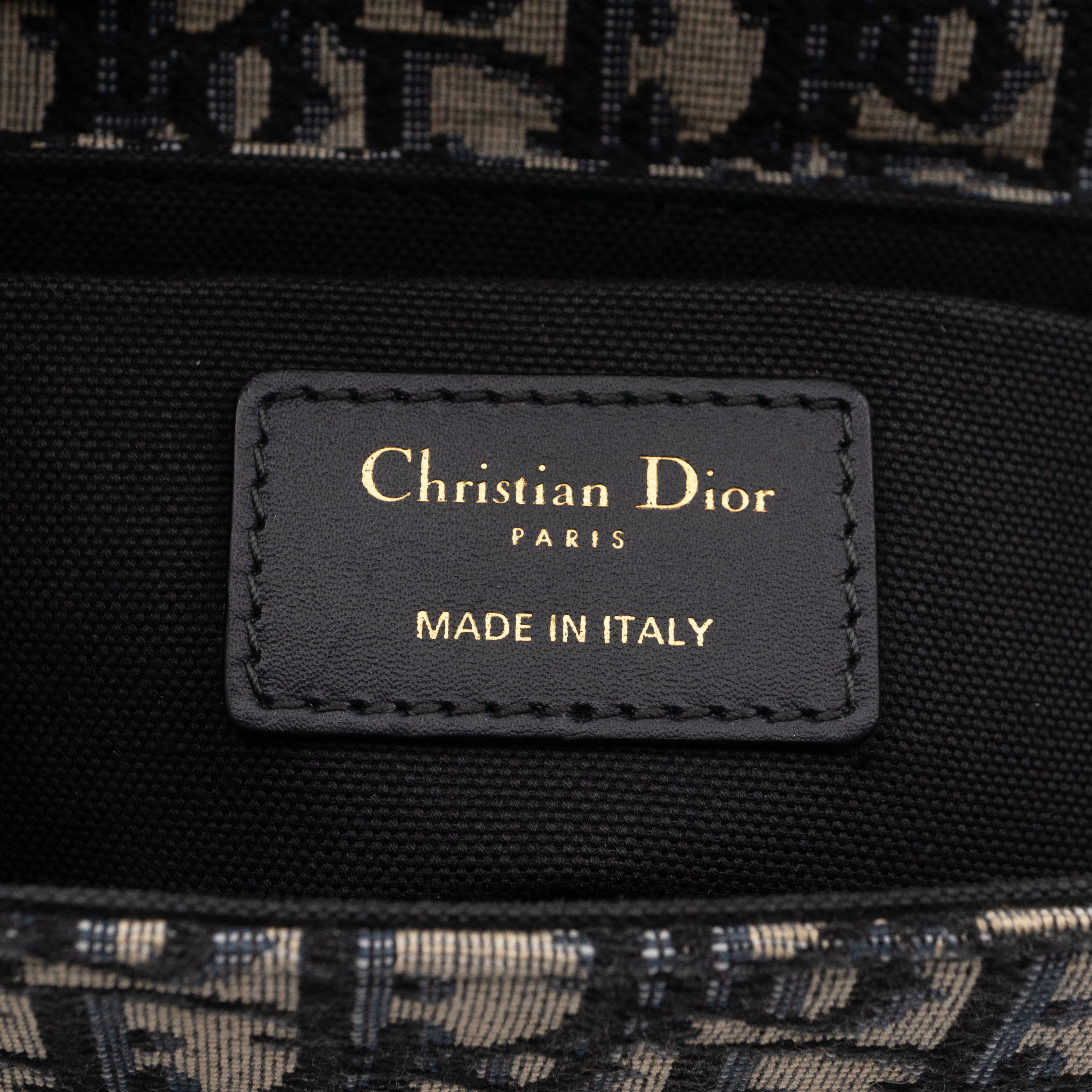 Box 30 Montaigne Blue Oblique