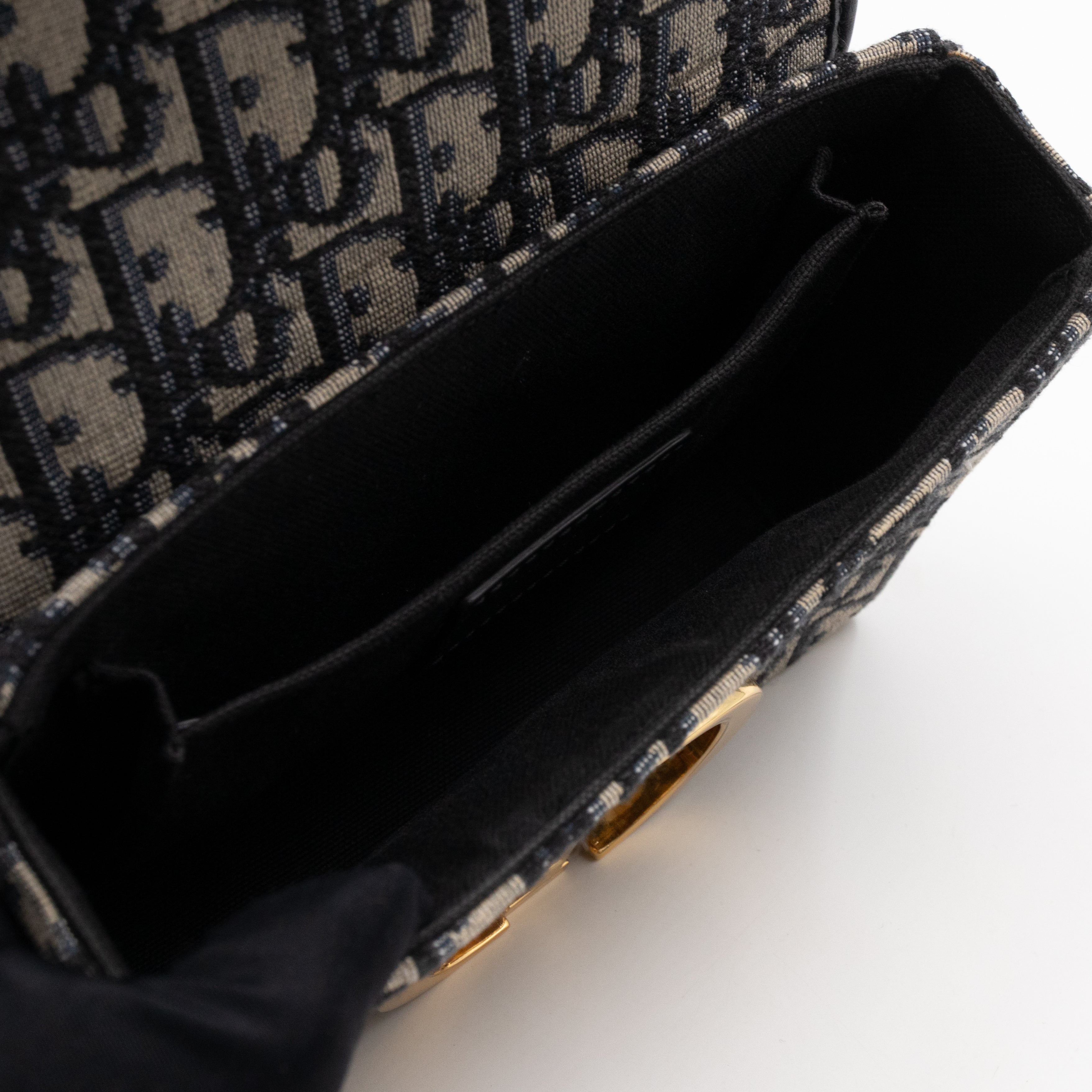 Box 30 Montaigne Blue Oblique