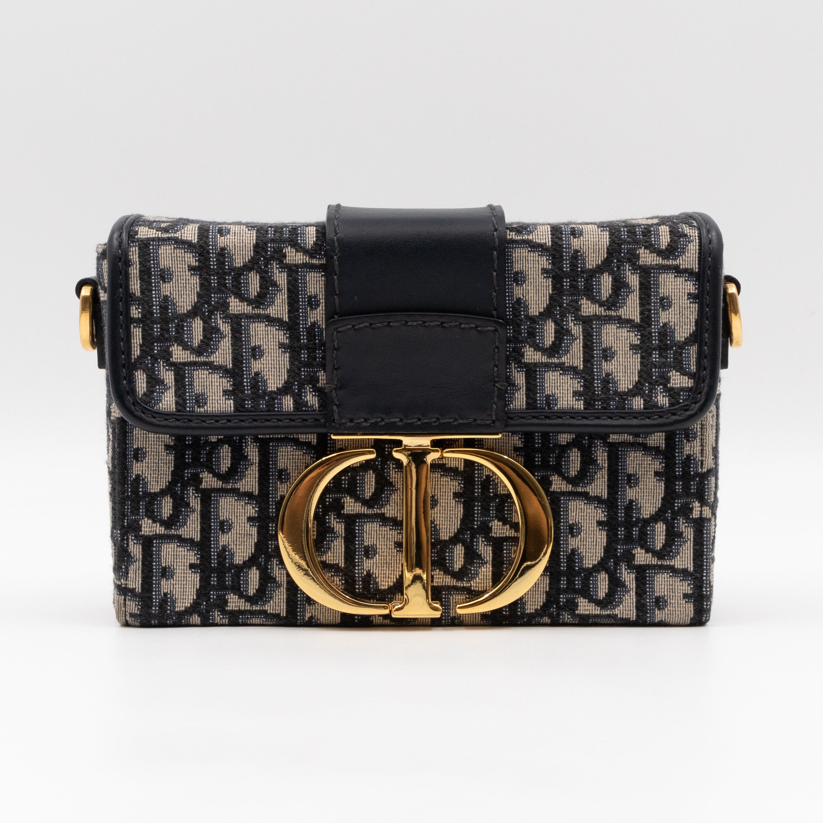 Box 30 Montaigne Blue Oblique