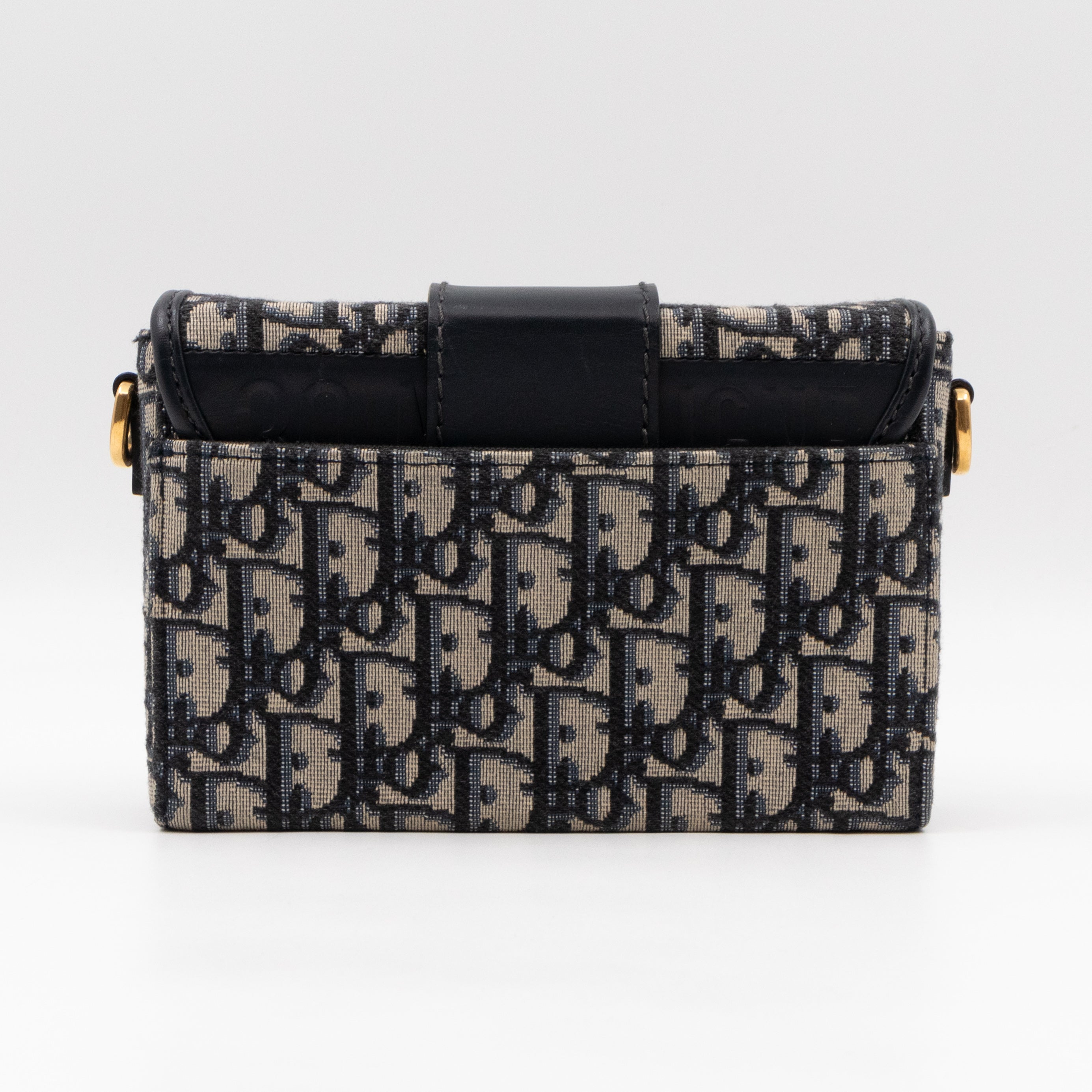 Box 30 Montaigne Blue Oblique