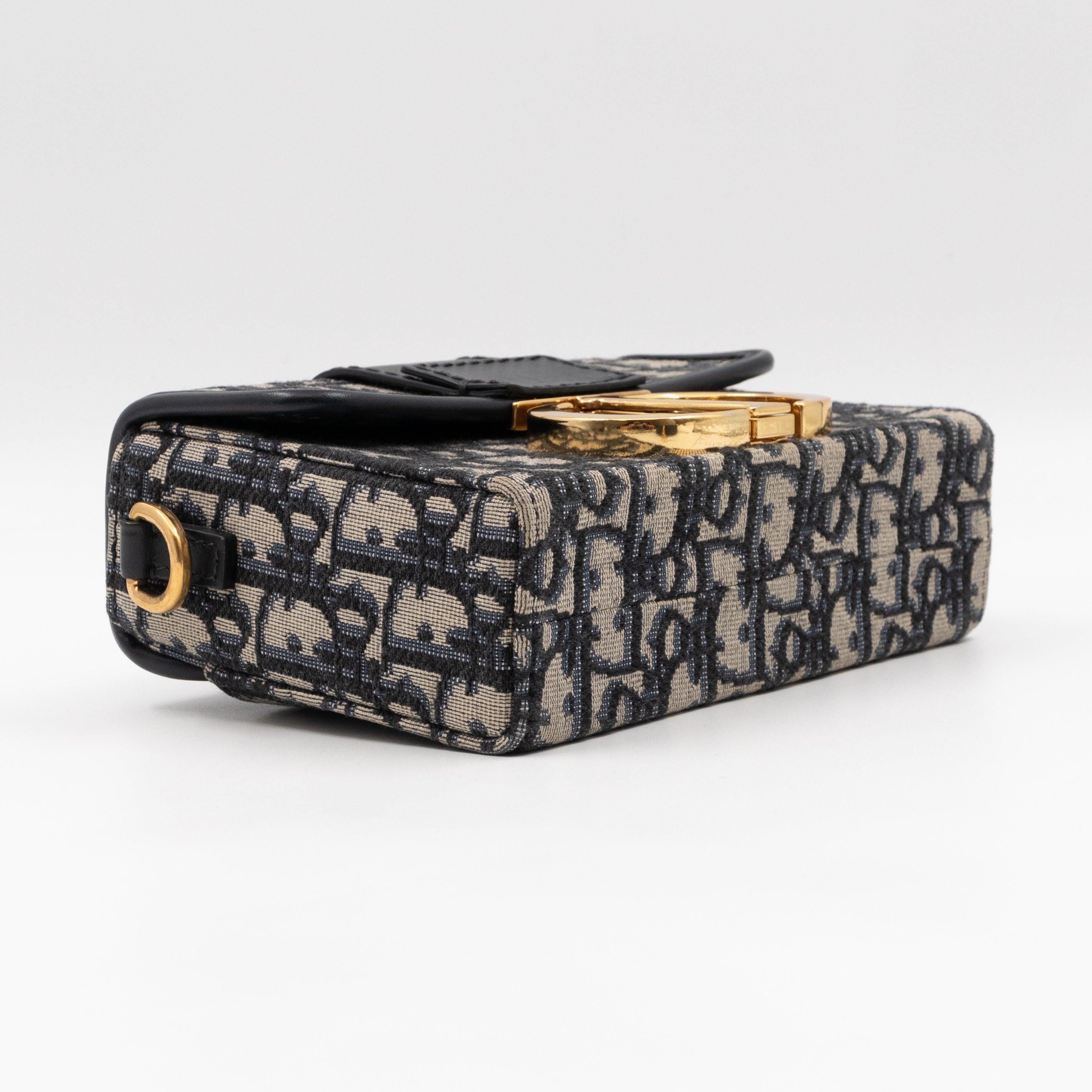 Box 30 Montaigne Blue Oblique