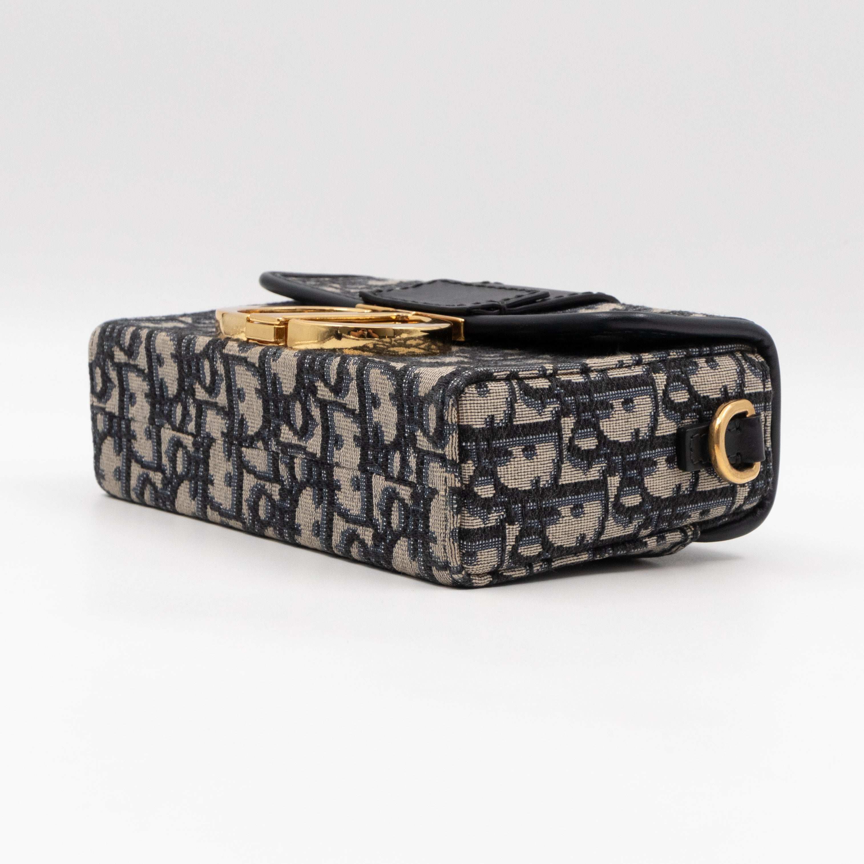 Box 30 Montaigne Blue Oblique