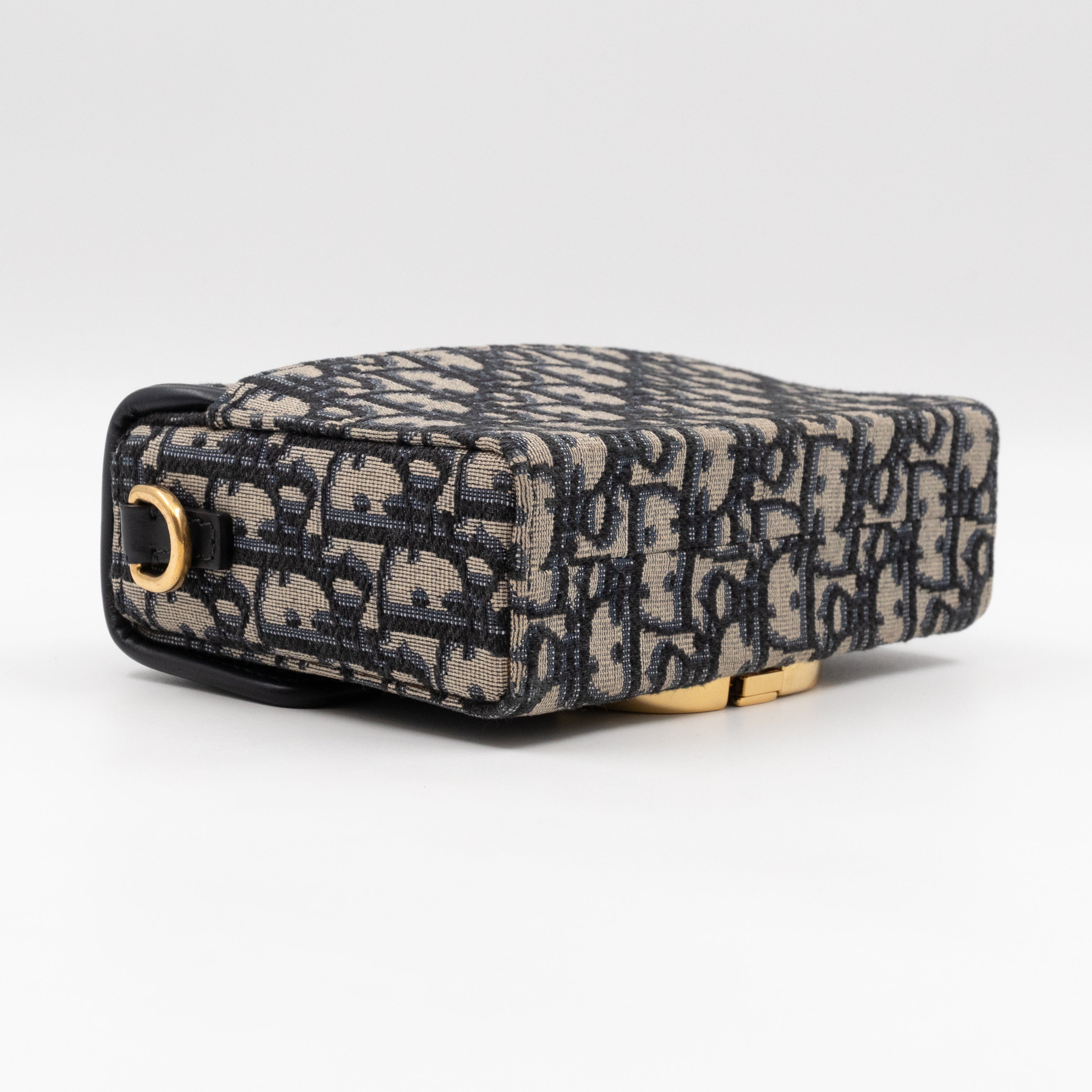 Box 30 Montaigne Blue Oblique