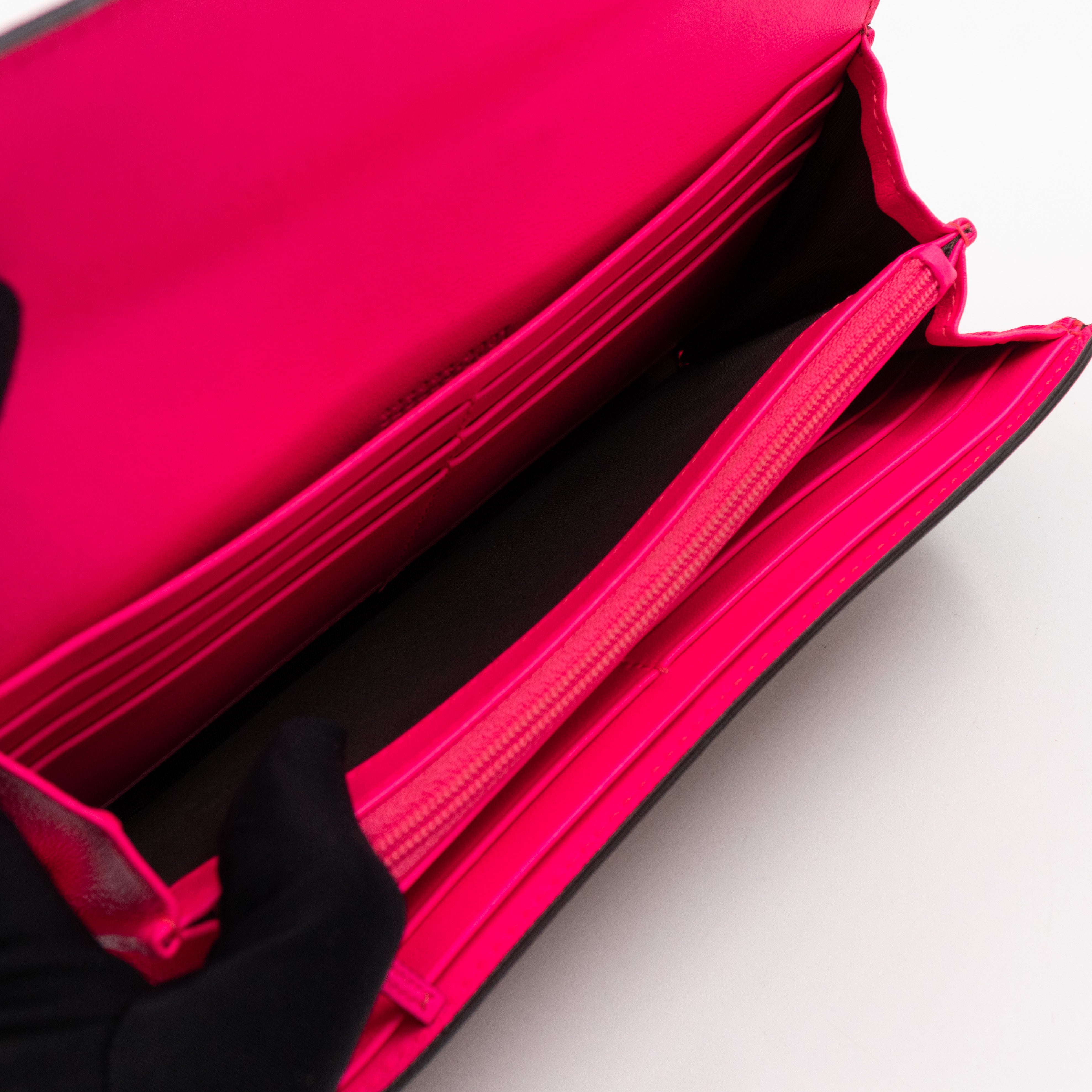 Continental Heart Long Wallet GG Supreme Monogram Neon Pink