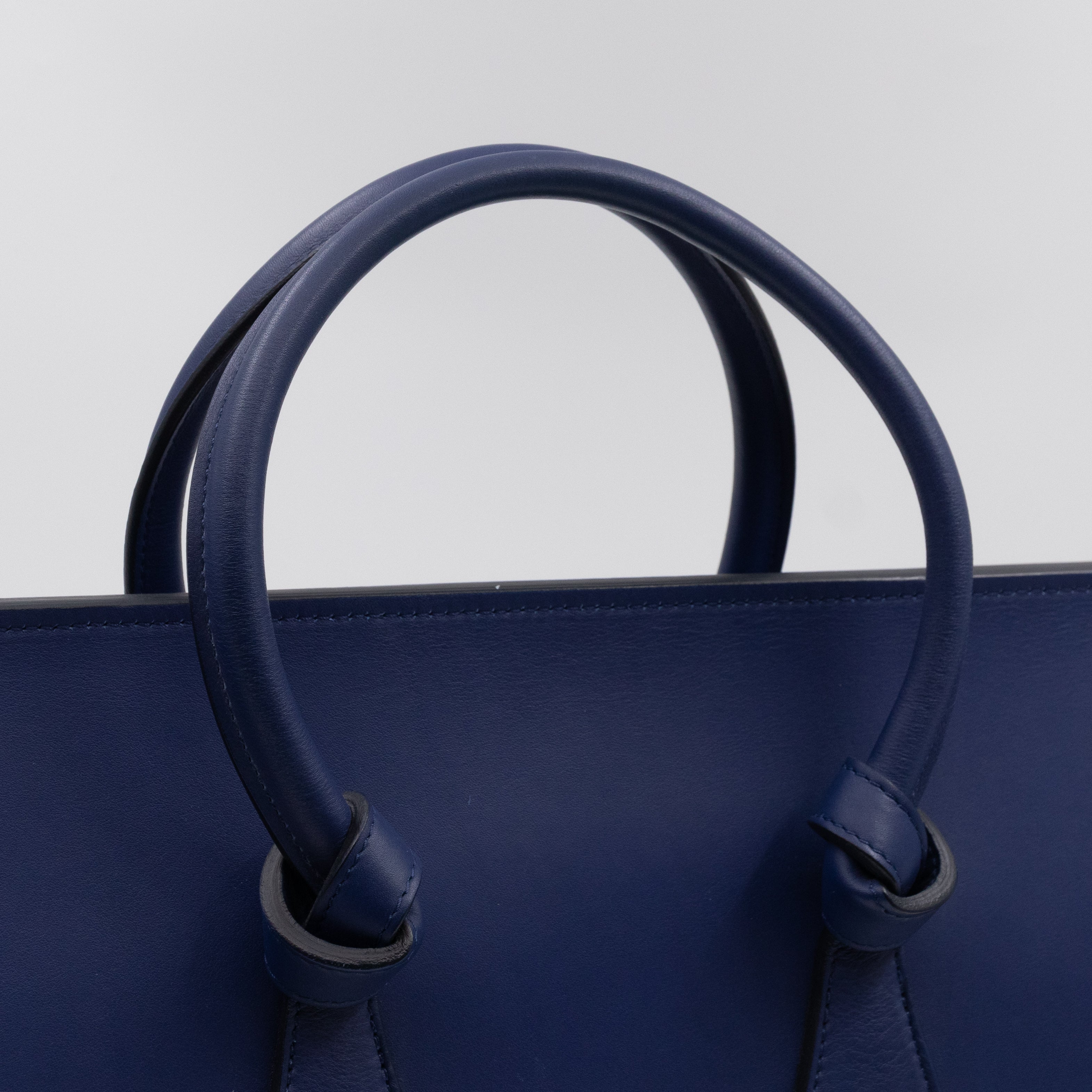 Tie Knot Tote Bag Medium Navy Leather