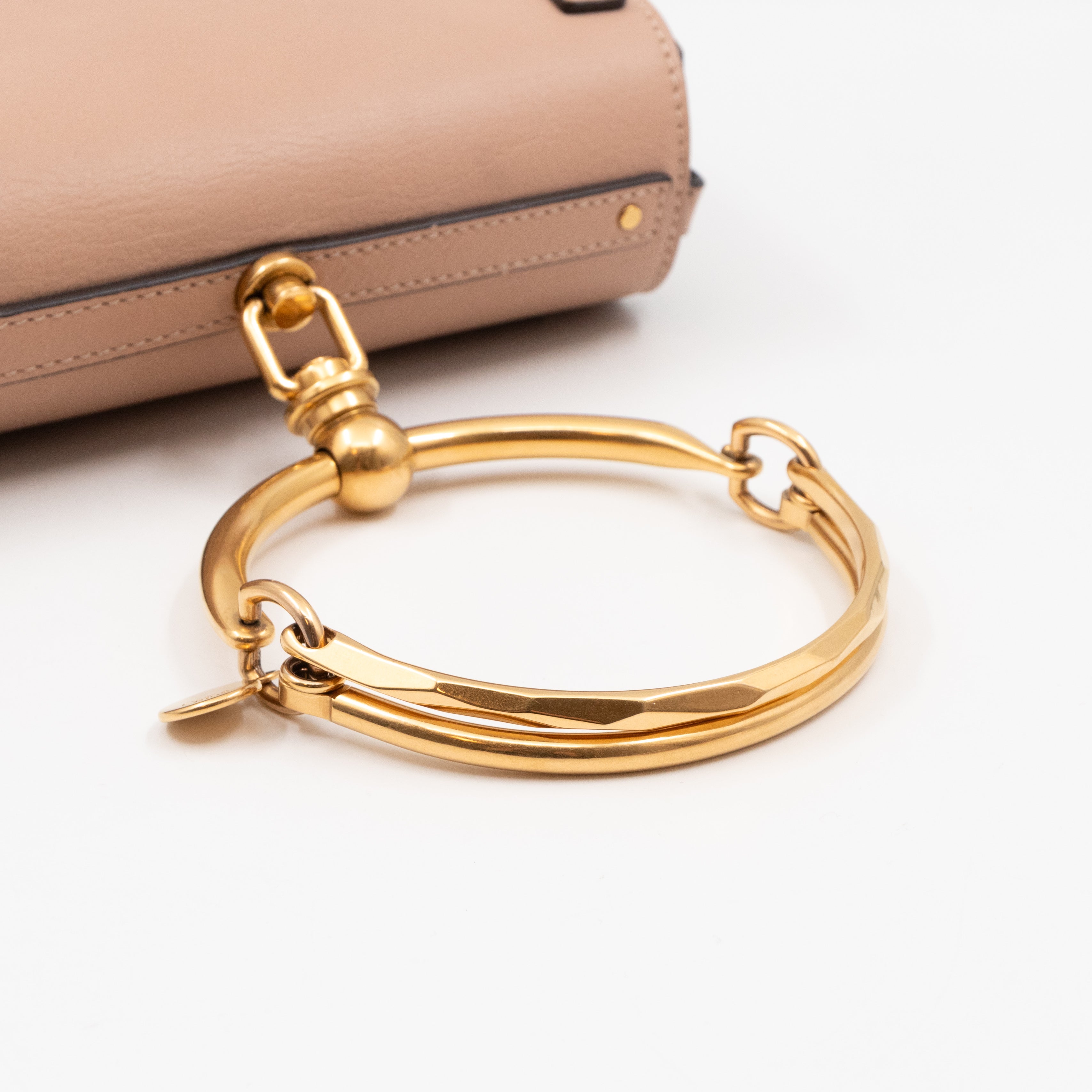 Nile Bracelet Bag Medium Beige Leather