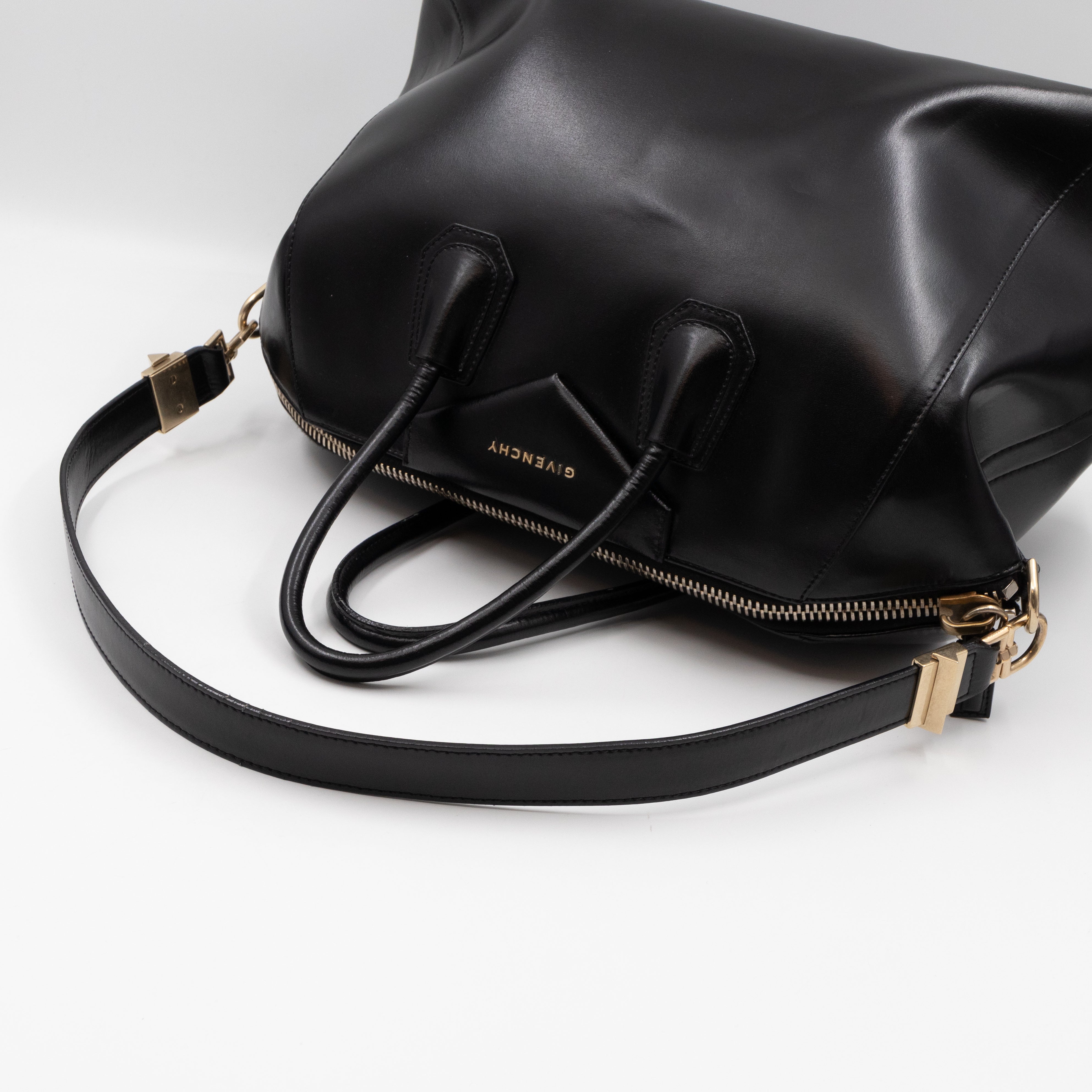 Antigona Large Black Leather