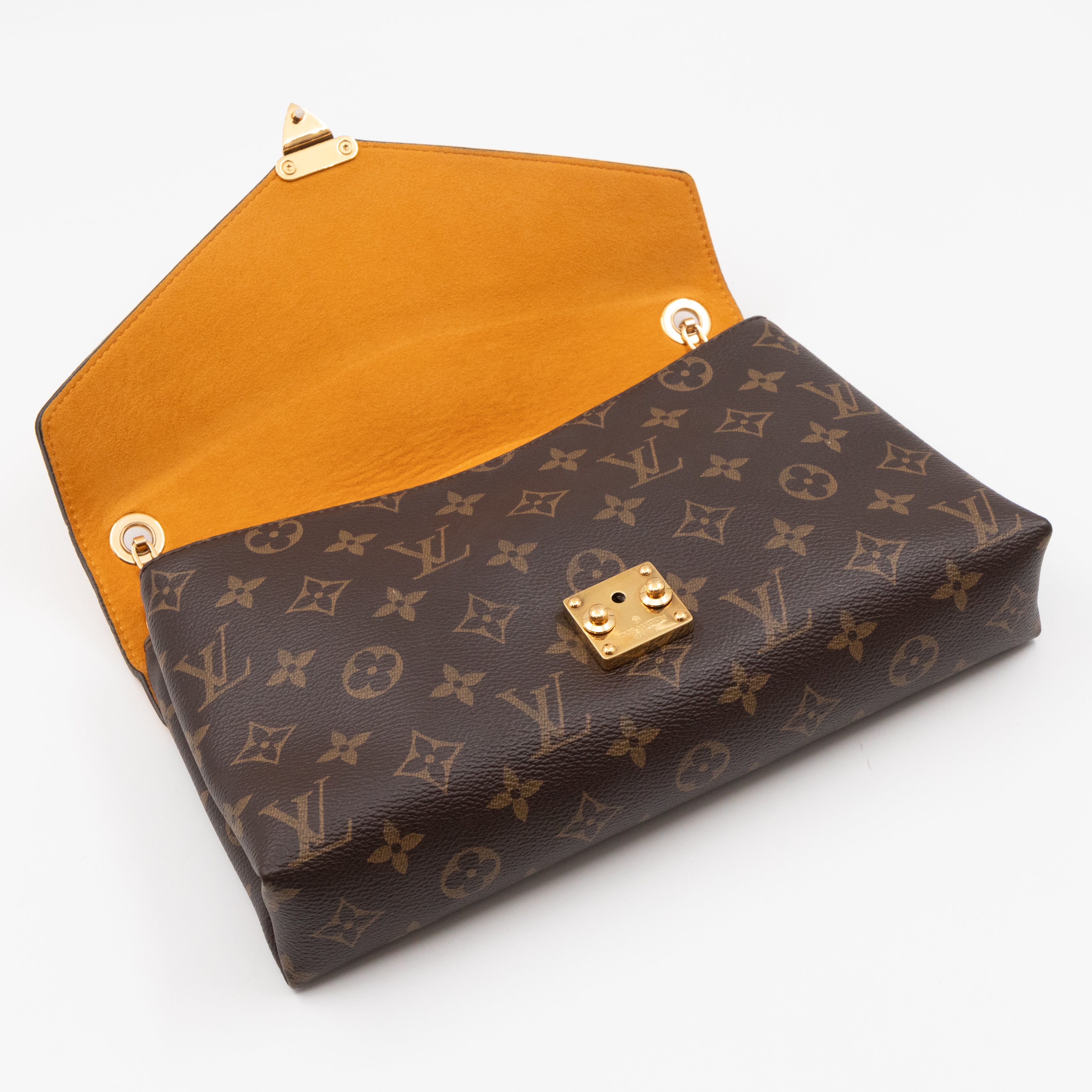 Pallas Chain Bag Monogram Safran