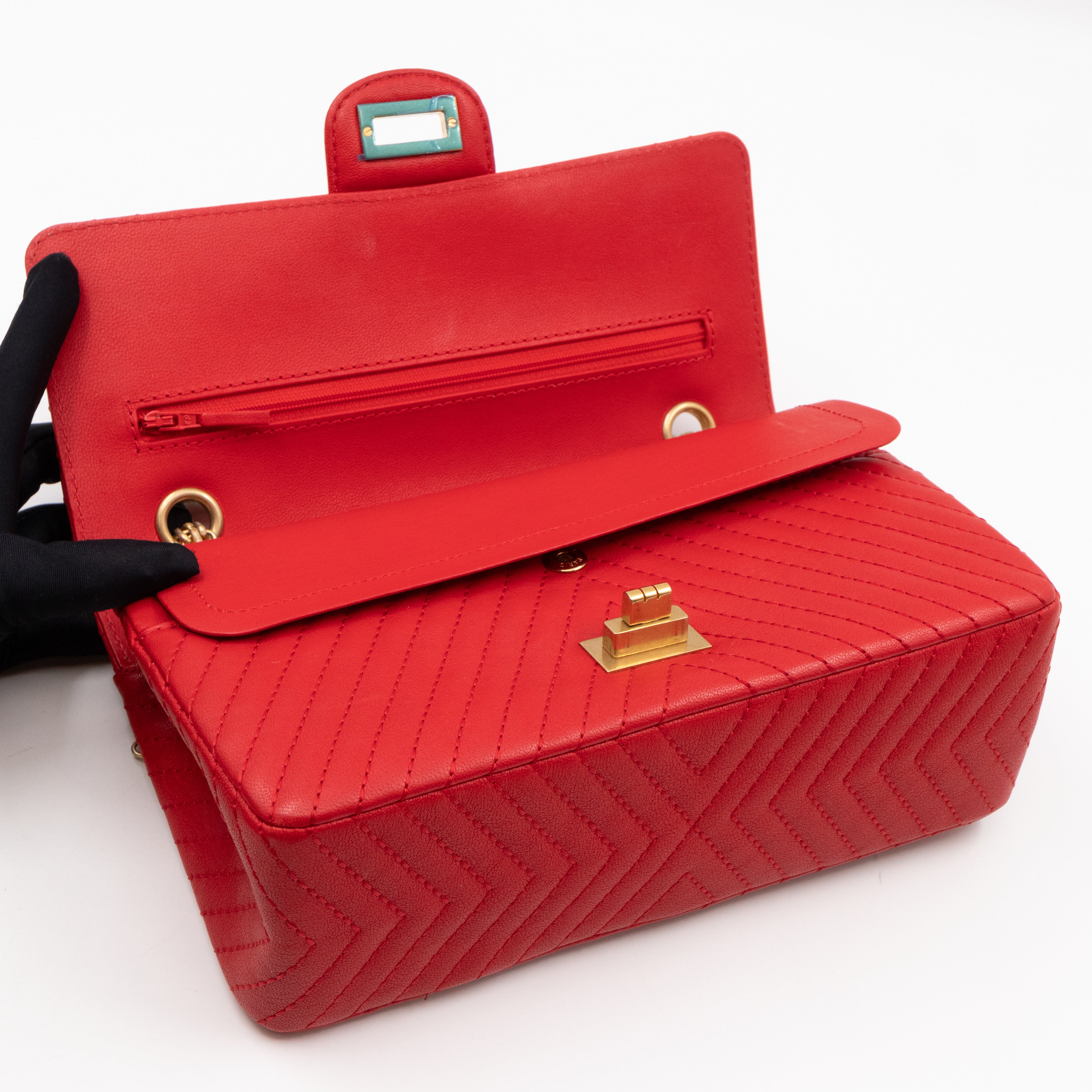 2.55 Reissue 225 Medium Red Chevron Leather