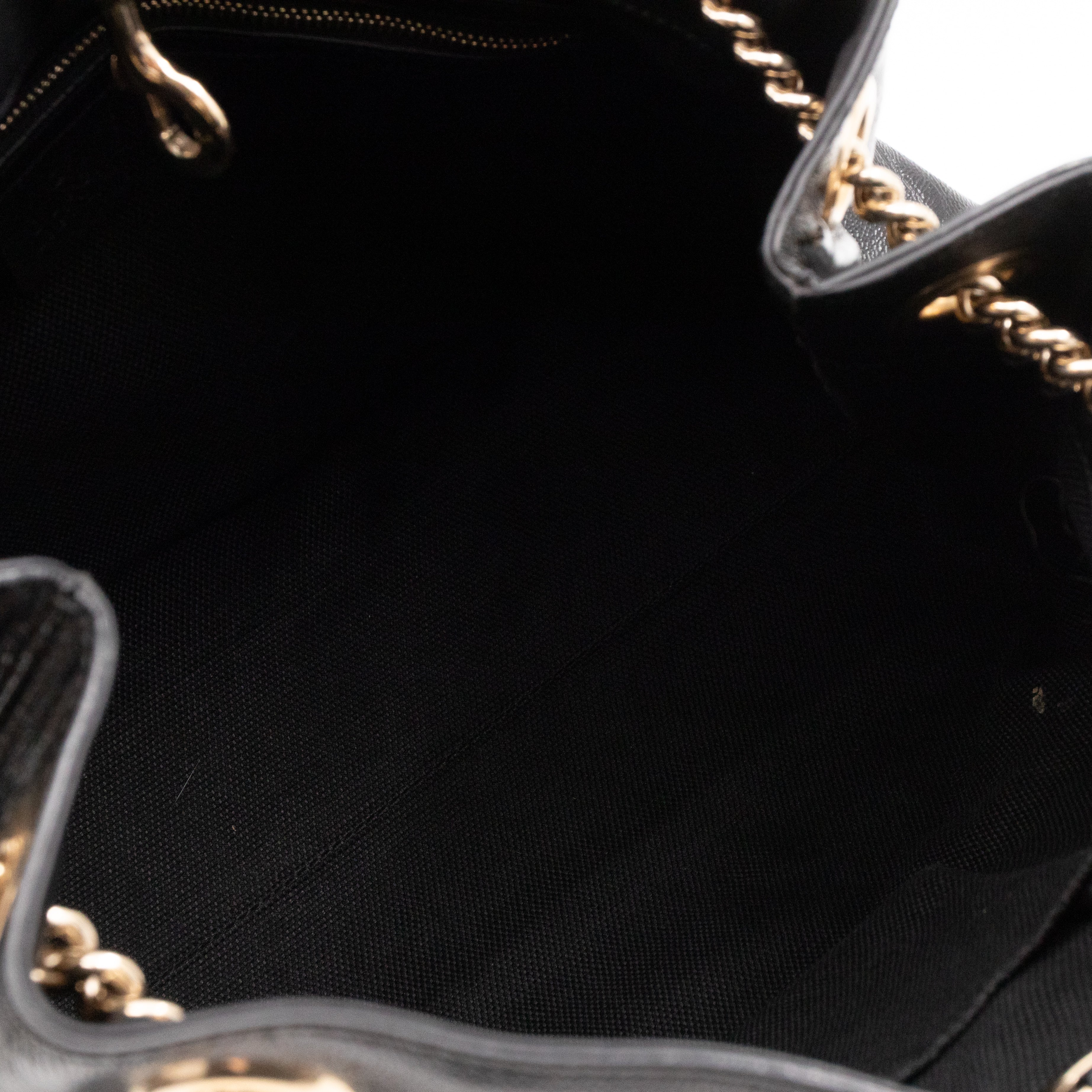 Soho Tassel Chain Tote Crumpled Black Patent Leather