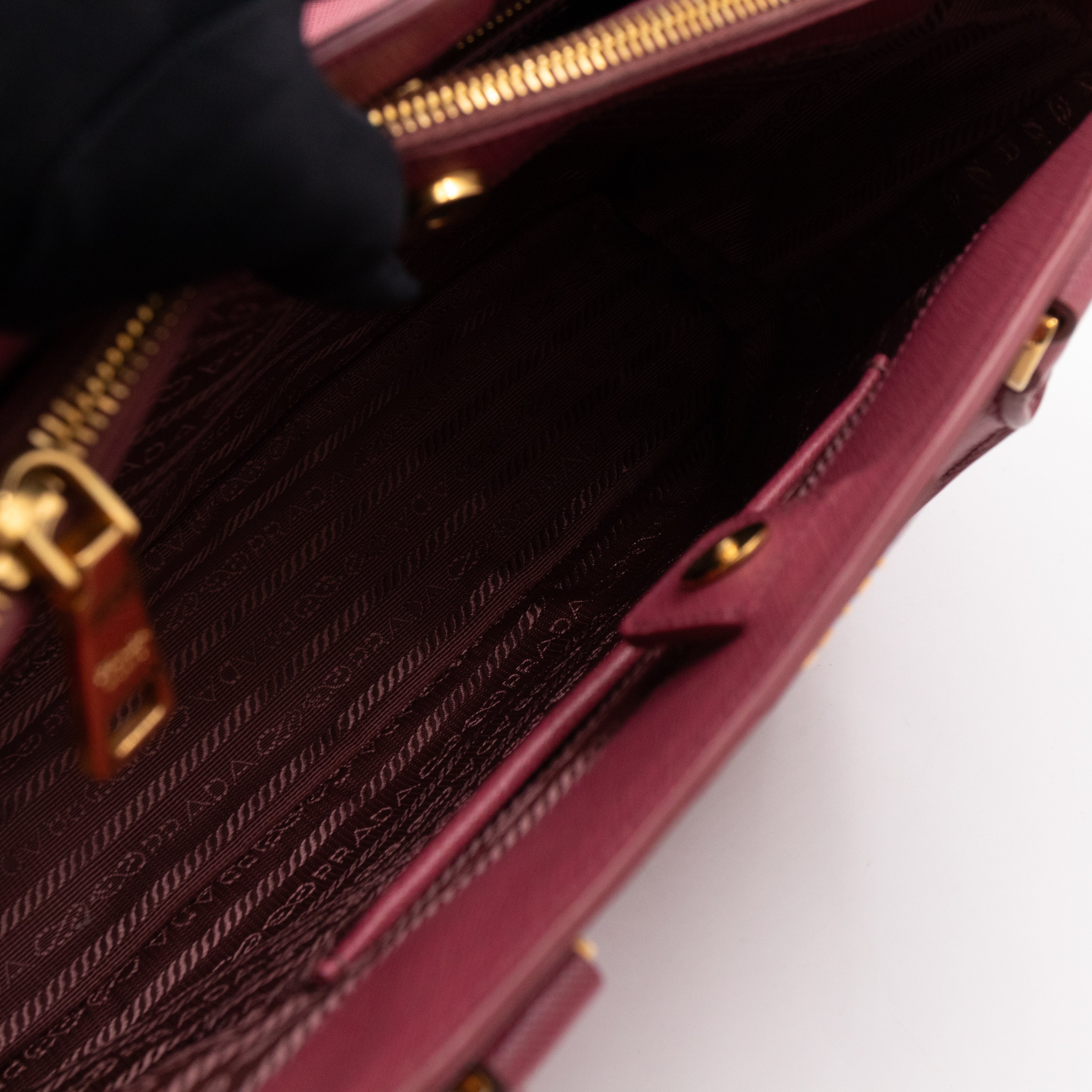Galleria Medium Single Zip Mauve Saffiano