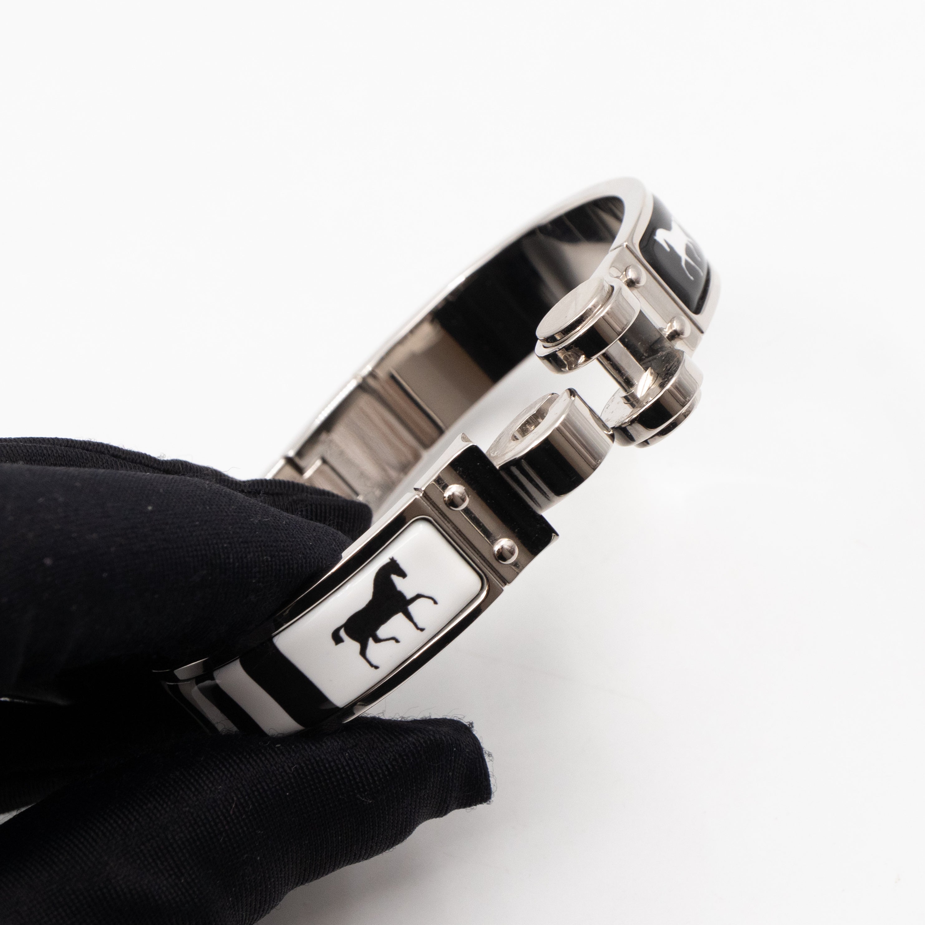Enamel Hinged Bracelet M Positif Negatif