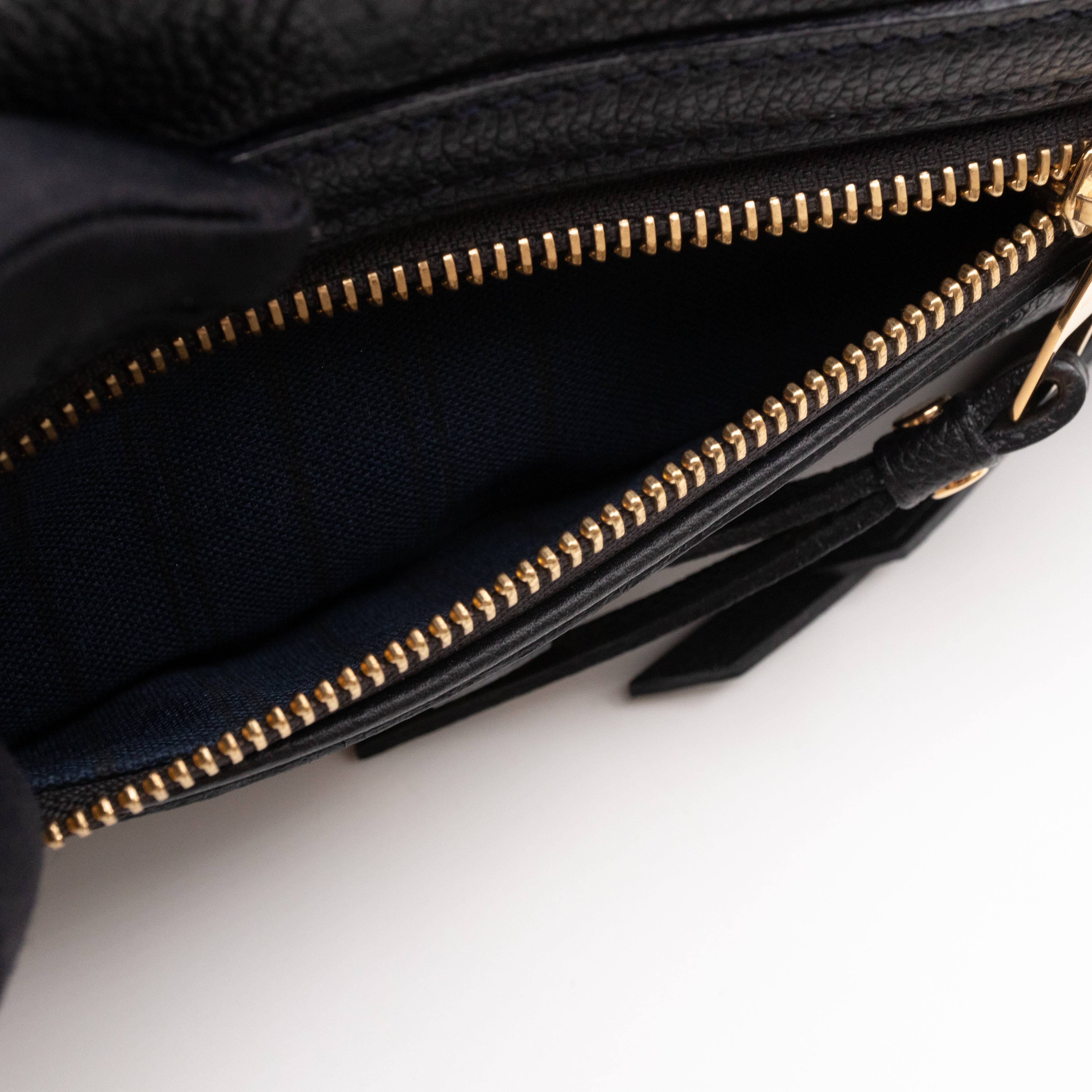 Petillante Clutch Bleu Infini Monogram Empreinte