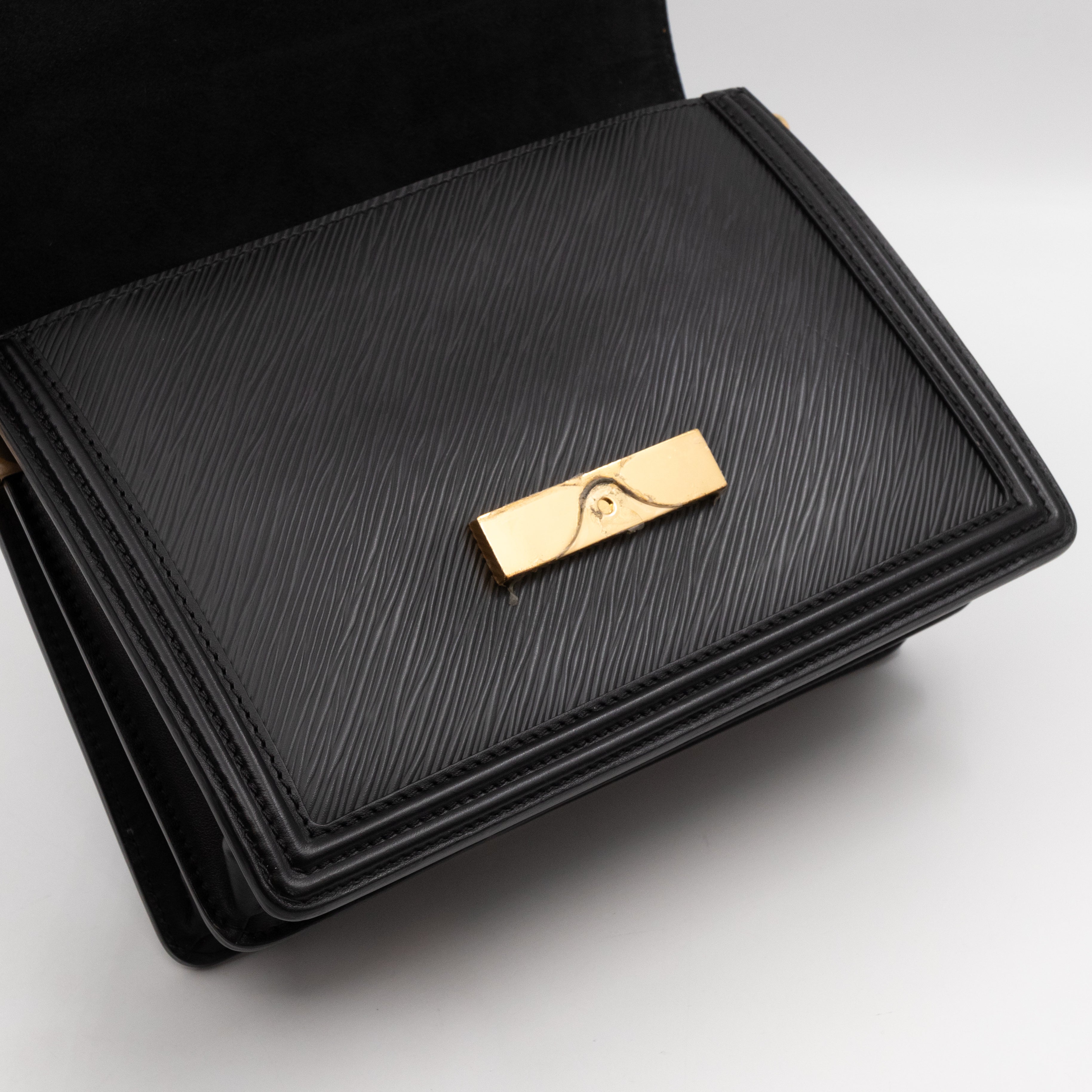 Dauphine MM Black Epi Leather