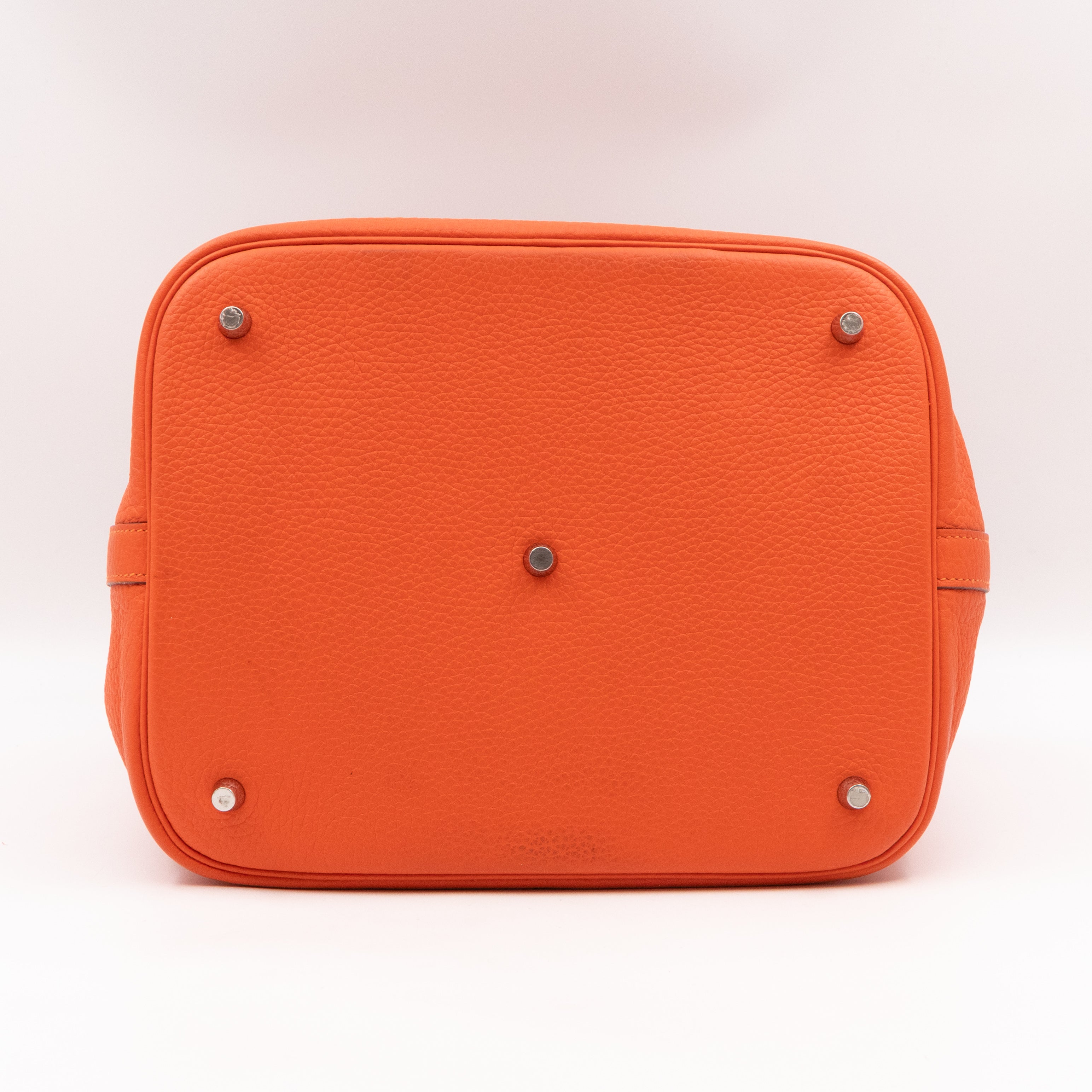 Picotin Lock 26 GM Orange Feu Taurillon Clemence