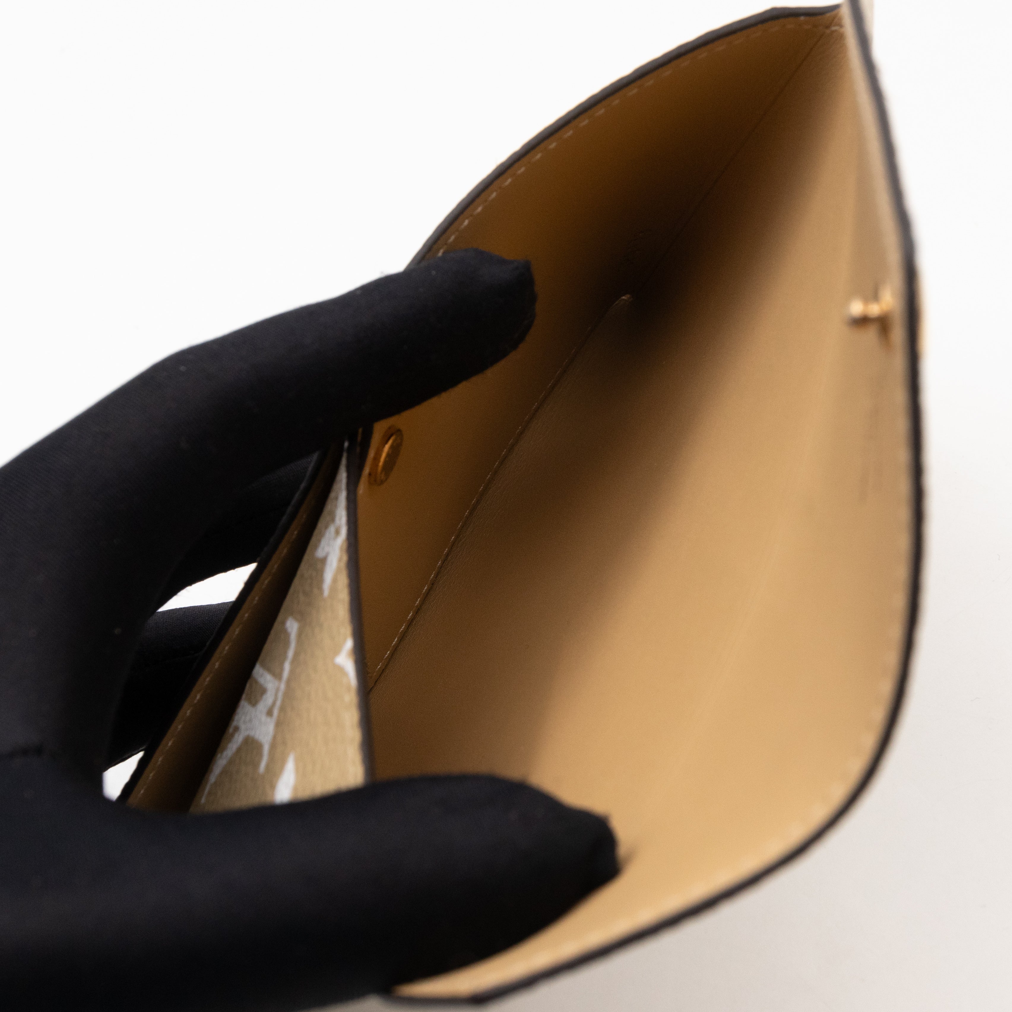 Kirigami Pochette Medium Beige White Monogram