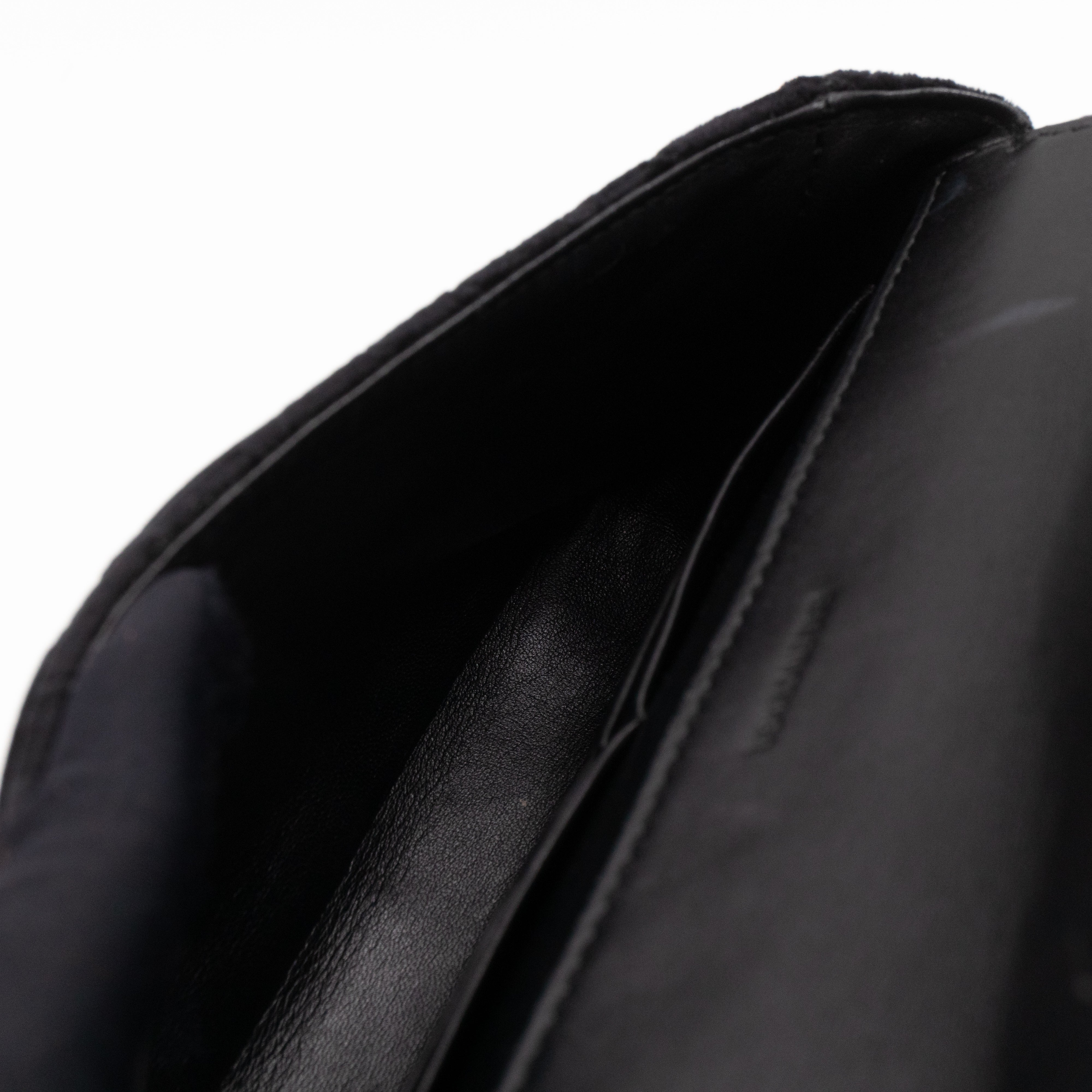 BB Chain Round Shoulder Bag Black Quilted Velvet