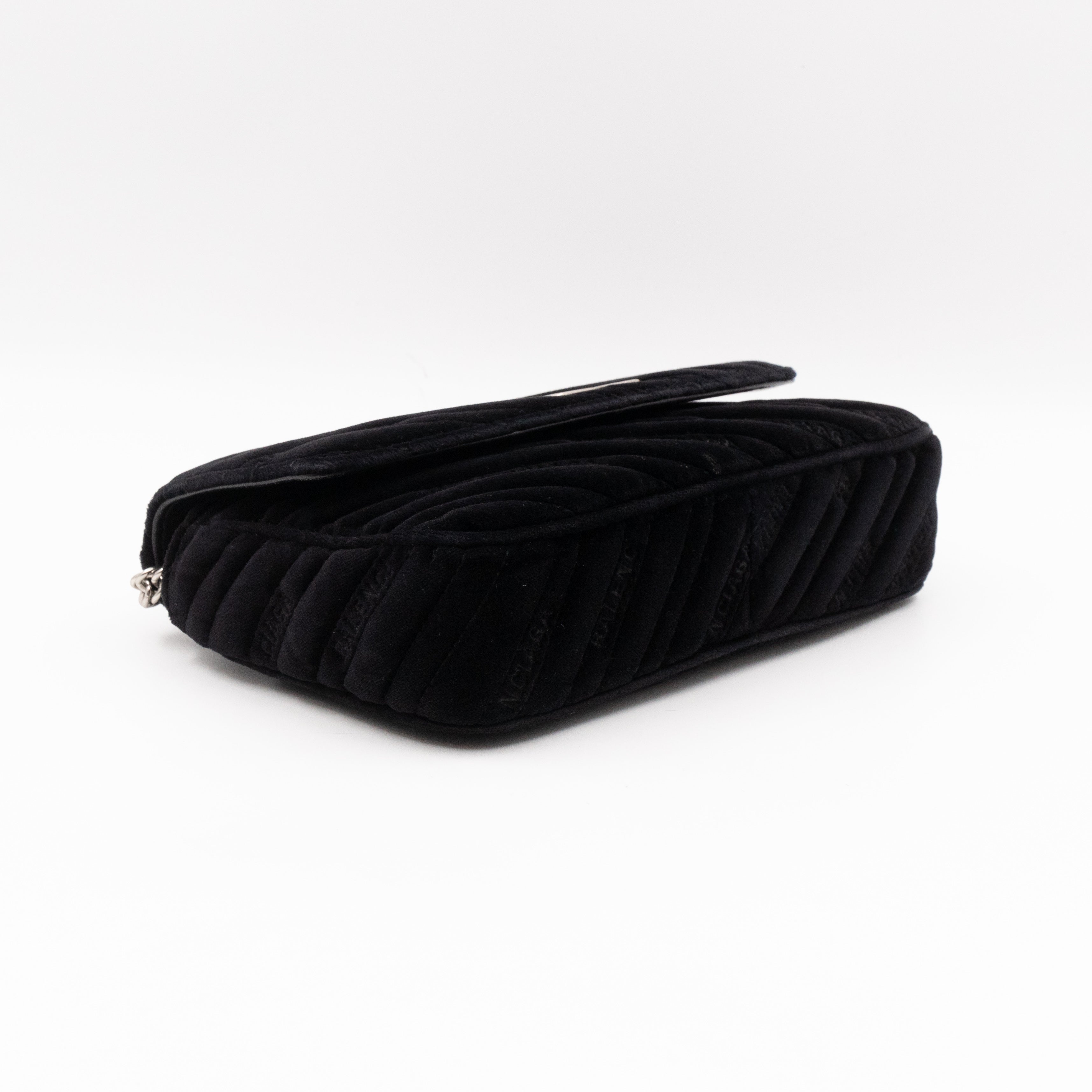 BB Chain Round Shoulder Bag Black Quilted Velvet