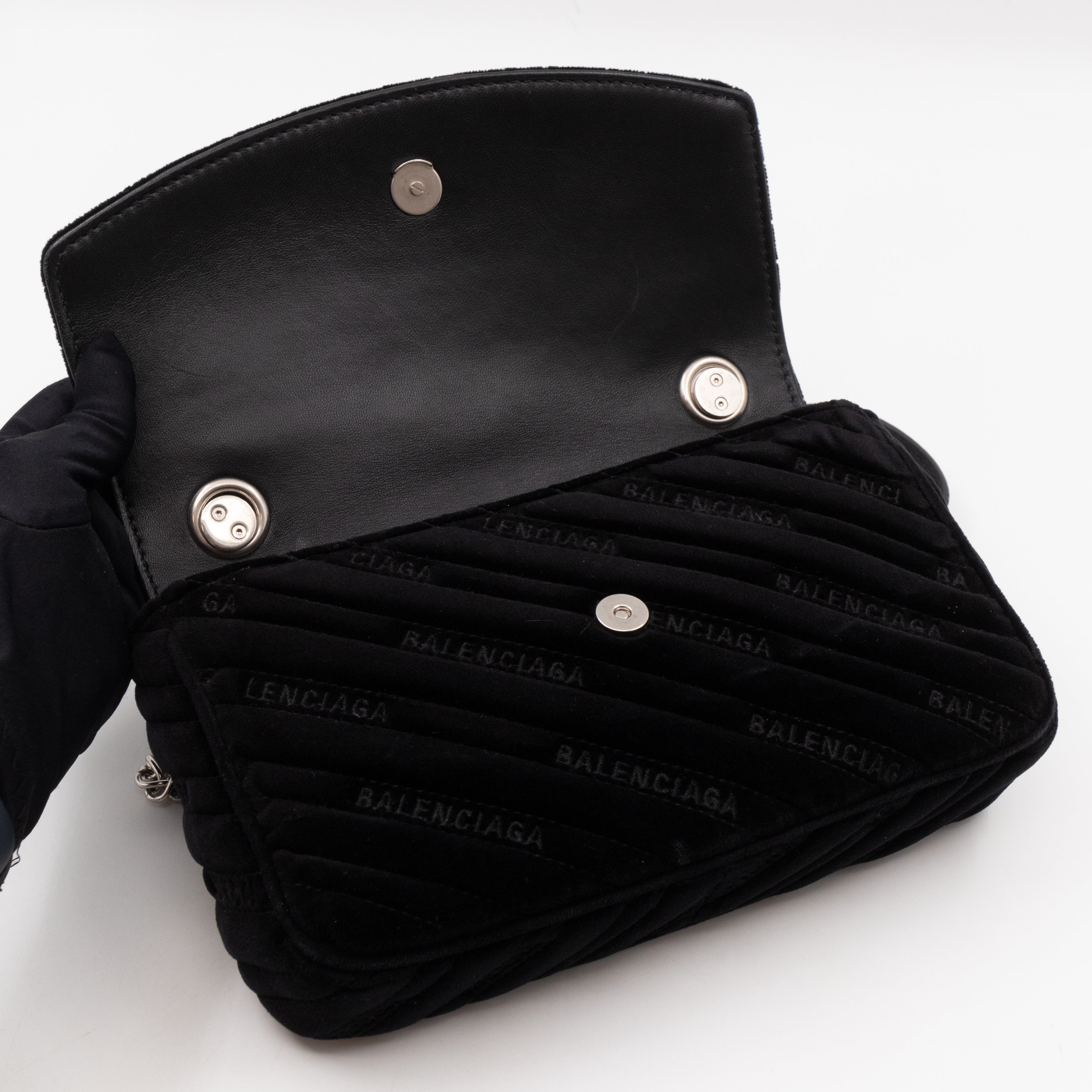 BB Chain Round Shoulder Bag Black Quilted Velvet