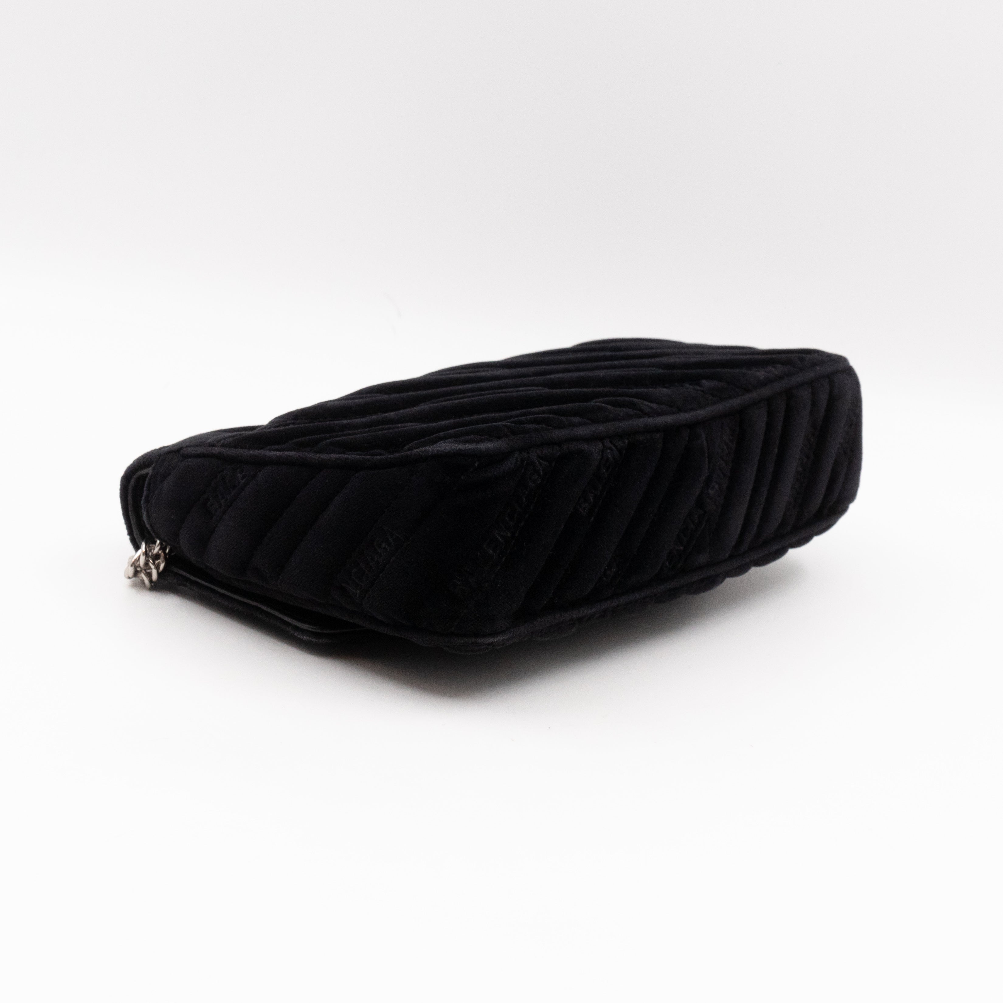 BB Chain Round Shoulder Bag Black Quilted Velvet