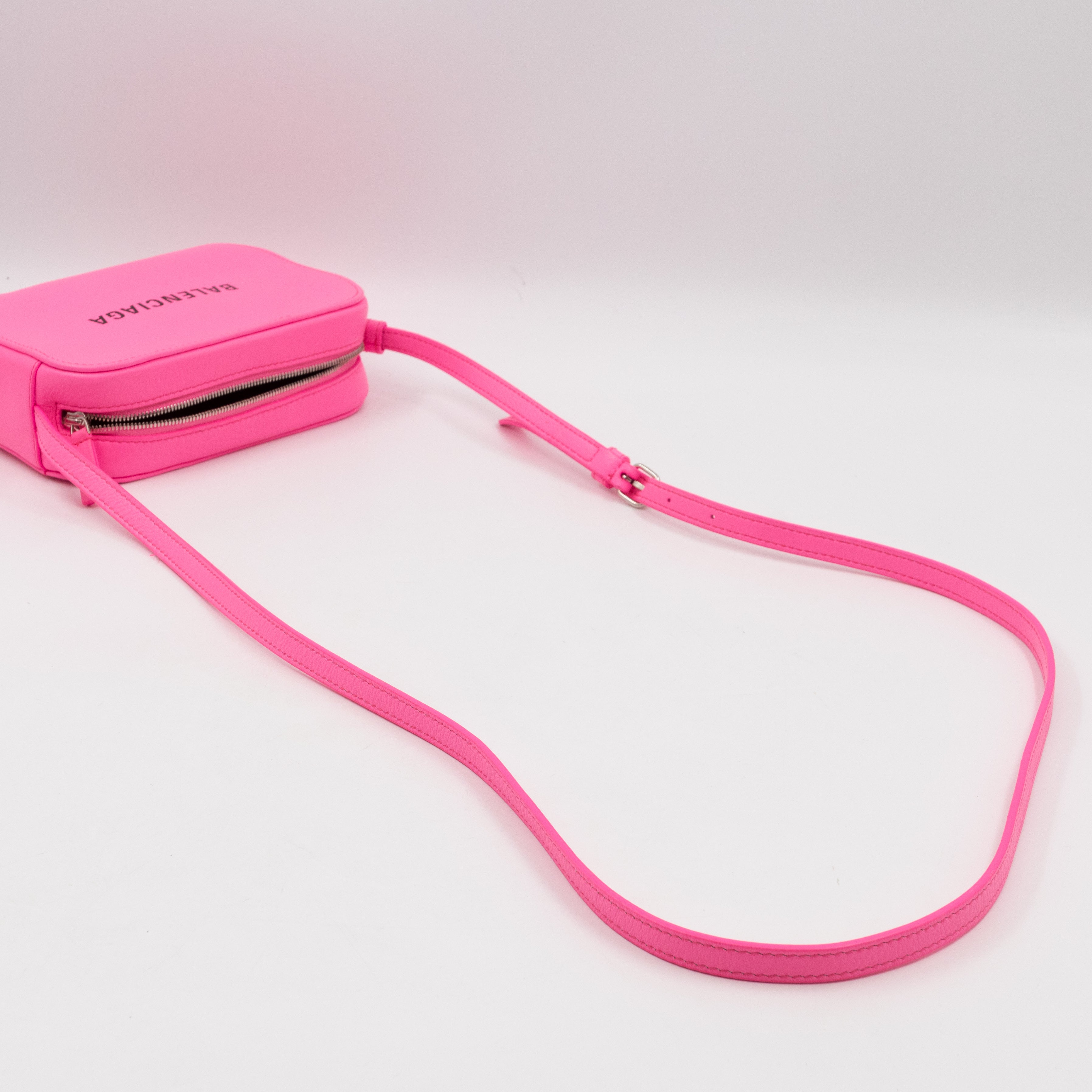 Everyday Camera Bag XS Neon Pink Leather