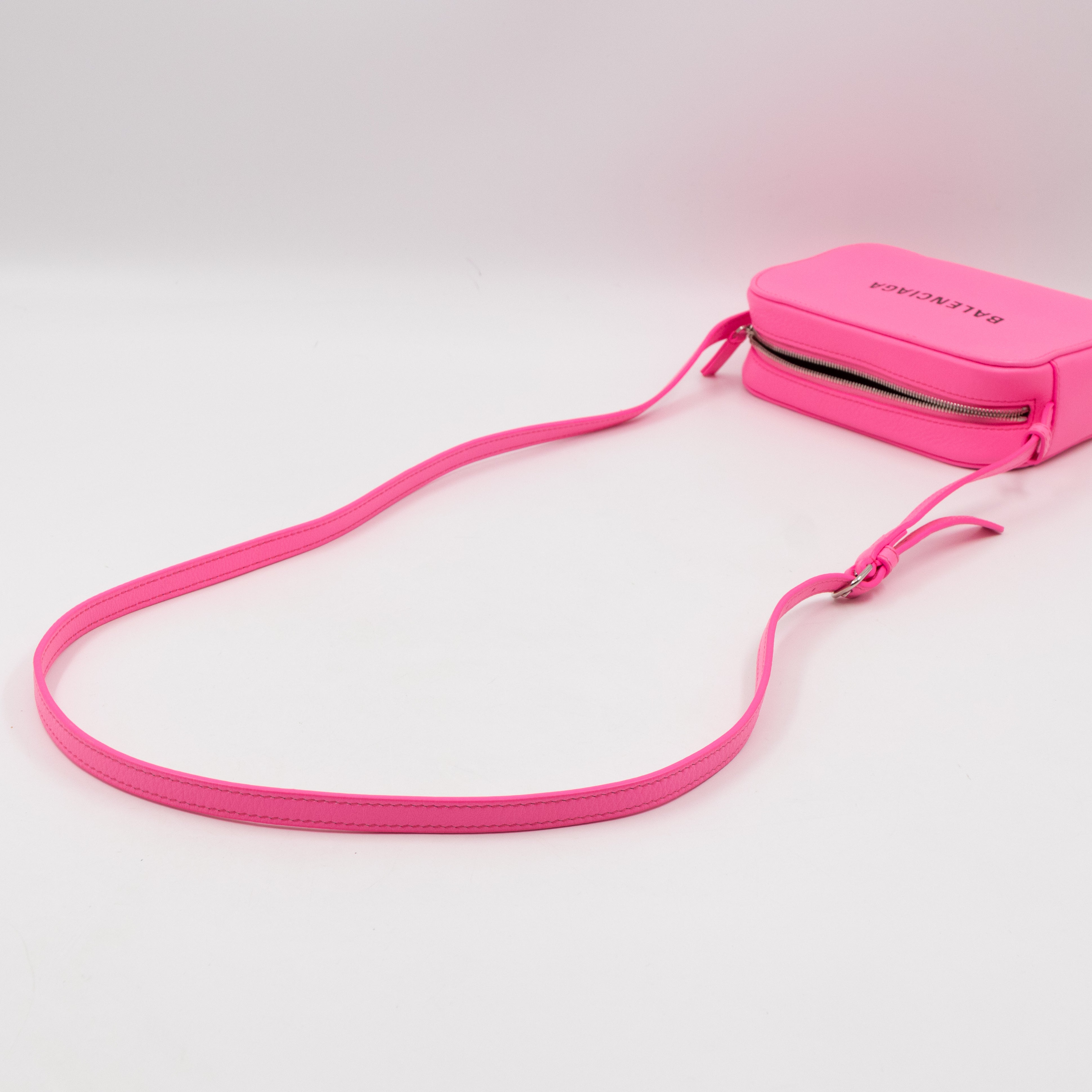 Everyday Camera Bag XS Neon Pink Leather