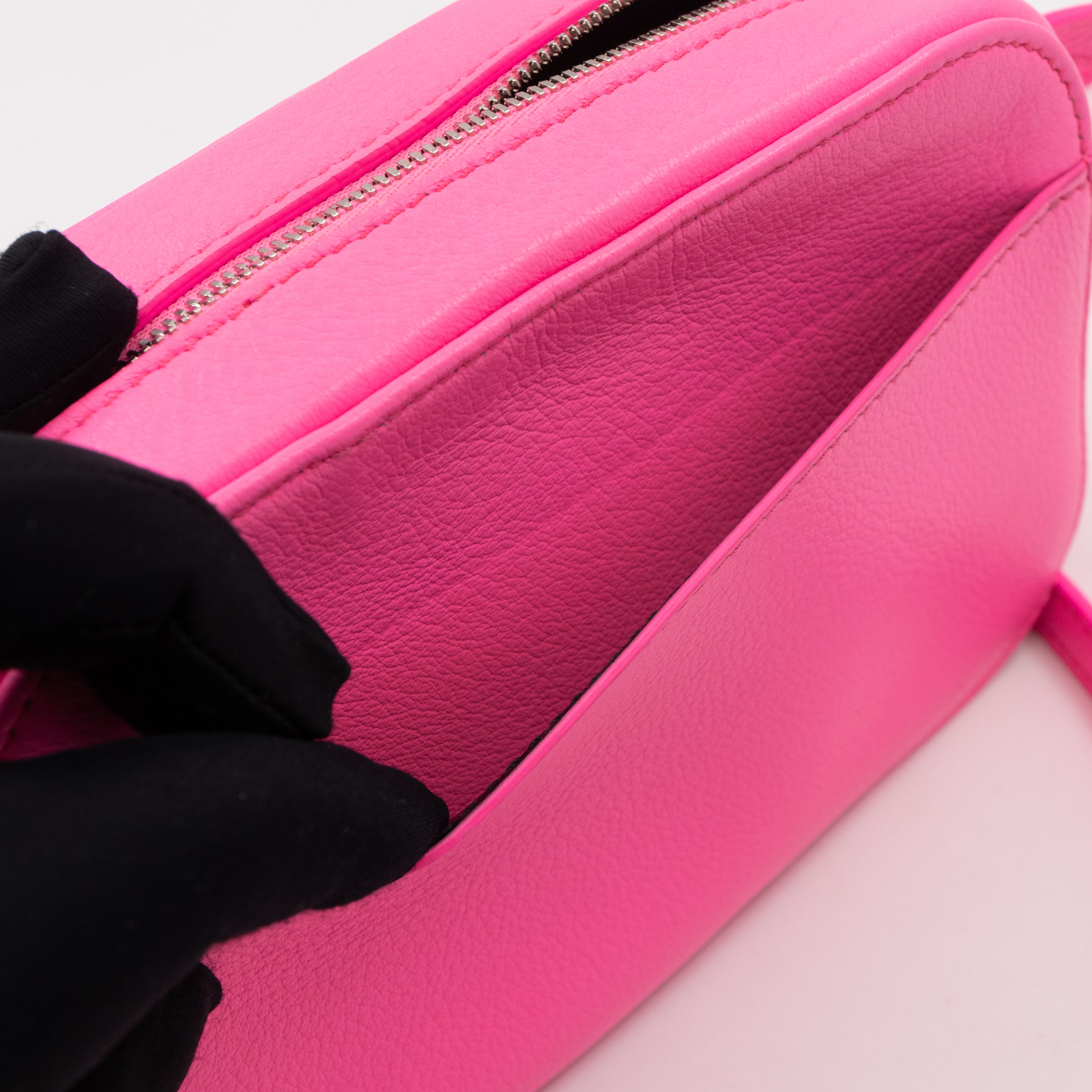 Everyday Camera Bag XS Neon Pink Leather