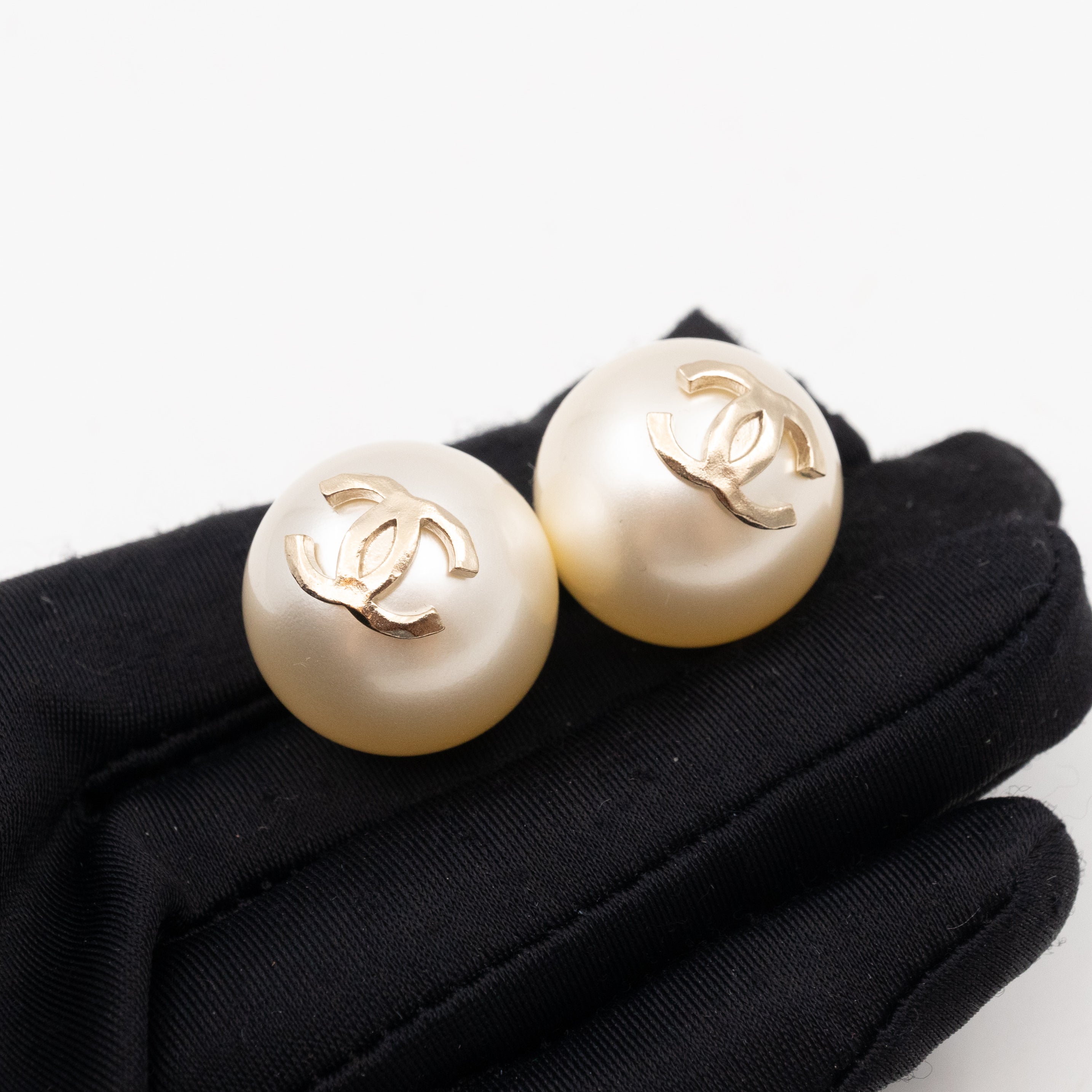Big Pearl Drop Earrings Light Gold