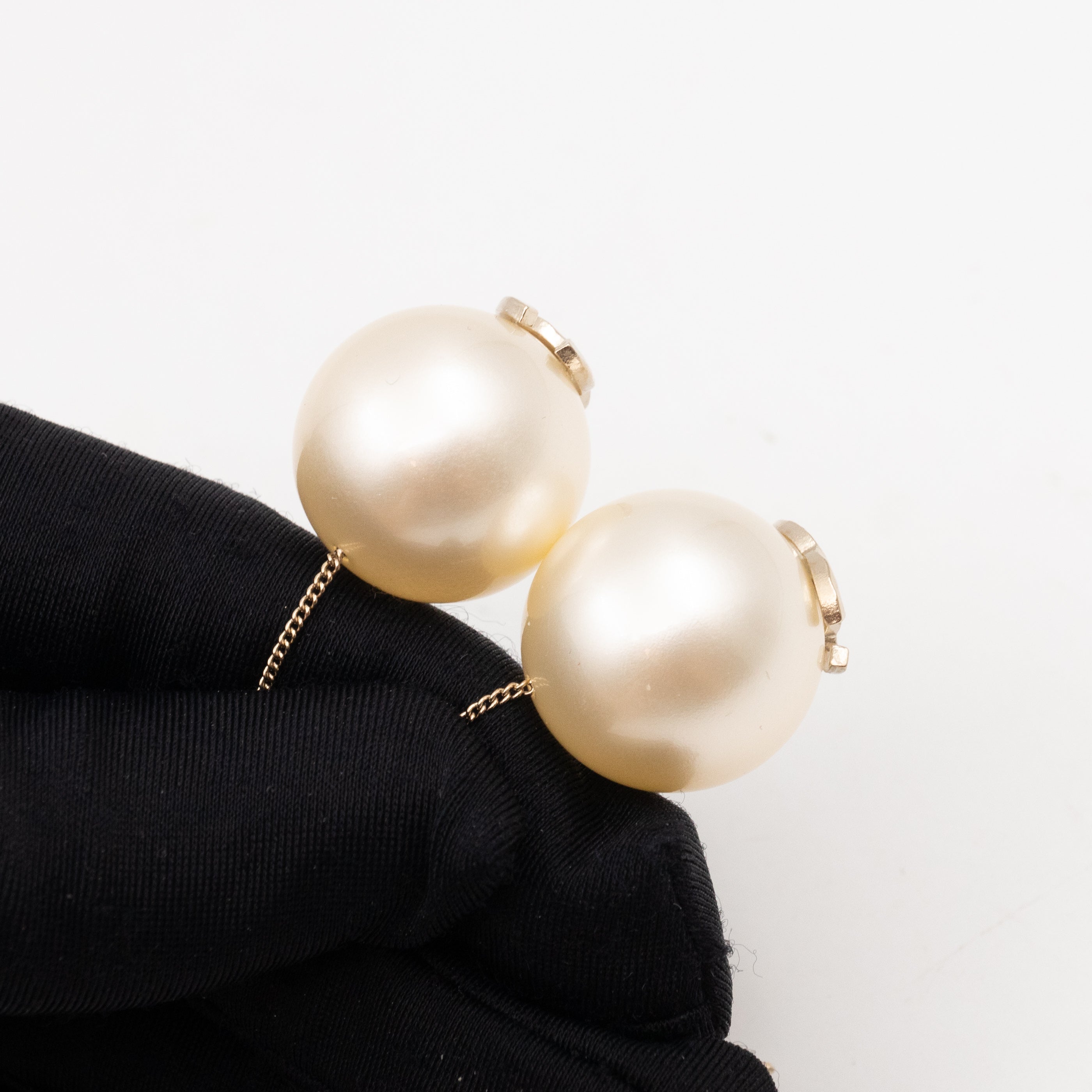 Big Pearl Drop Earrings Light Gold