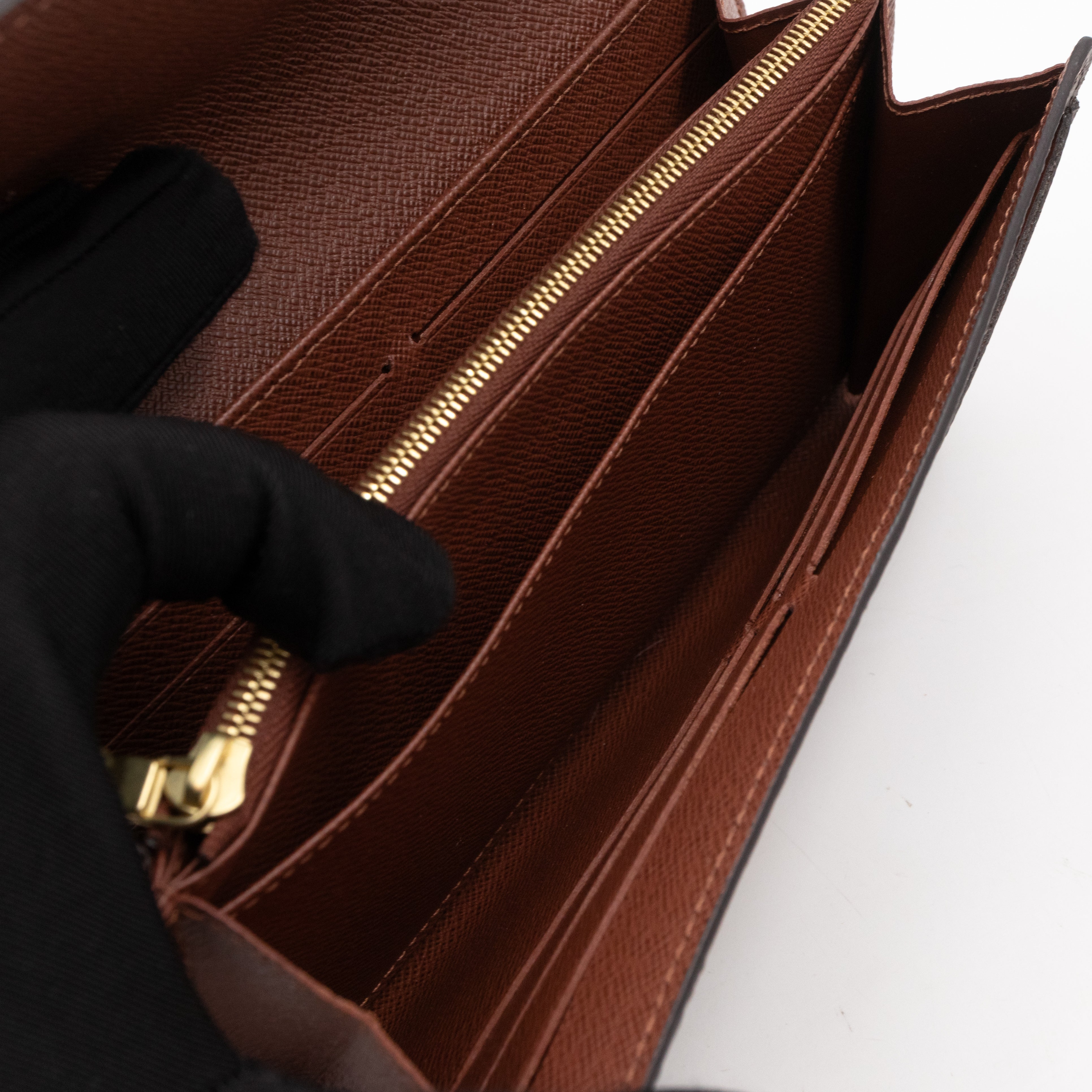 Sarah Wallet Monogram Brown