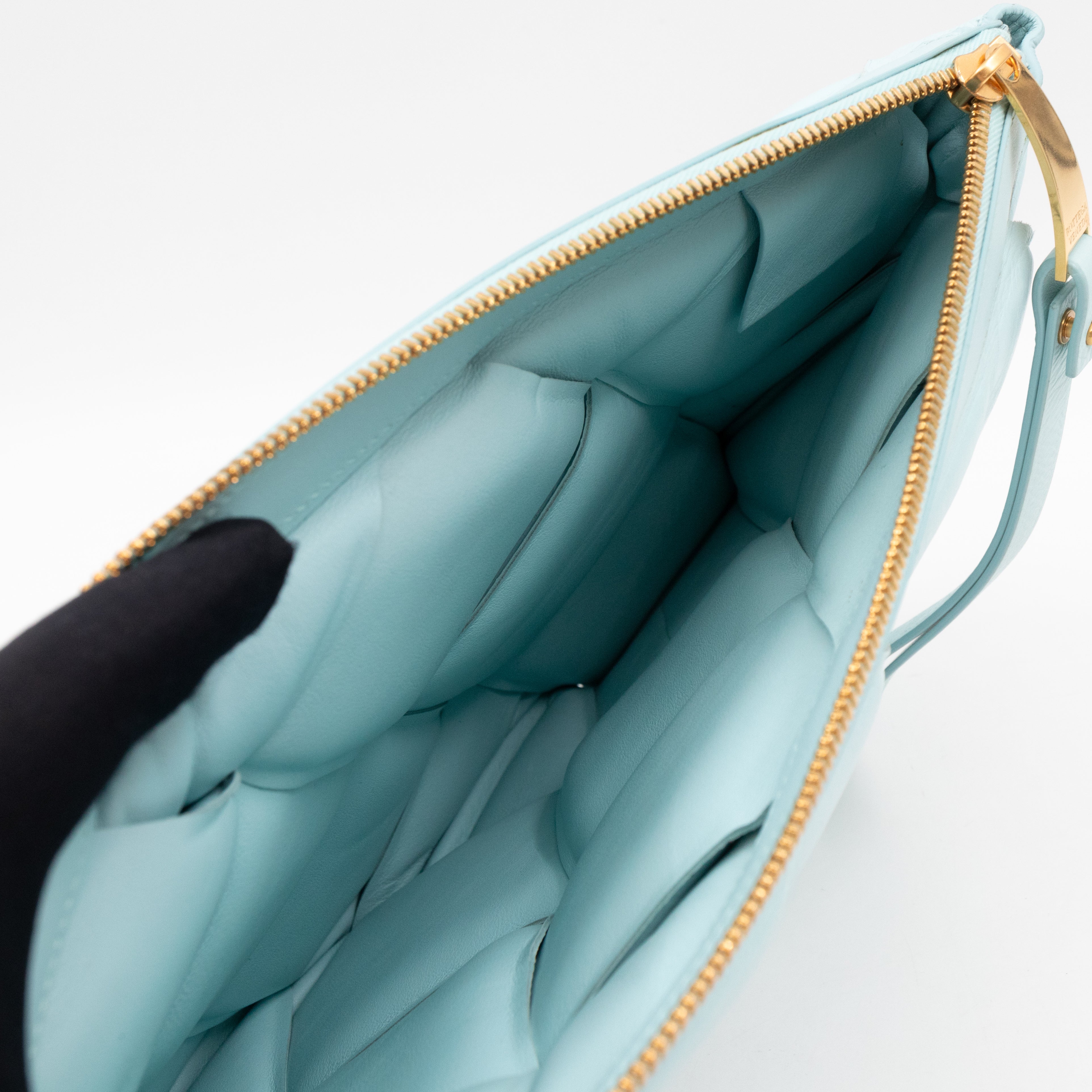 Padded Pouch Clutch Maxi Intrecciato Spearmint Leather
