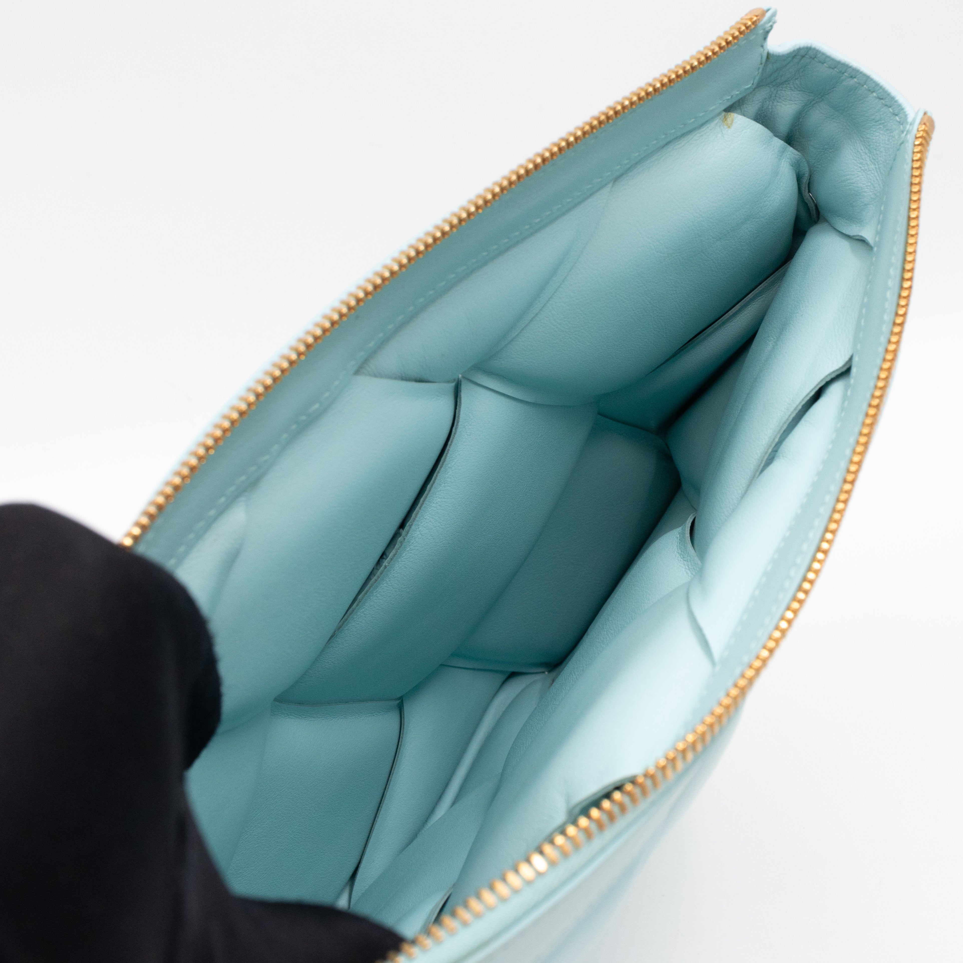 Padded Pouch Clutch Maxi Intrecciato Spearmint Leather