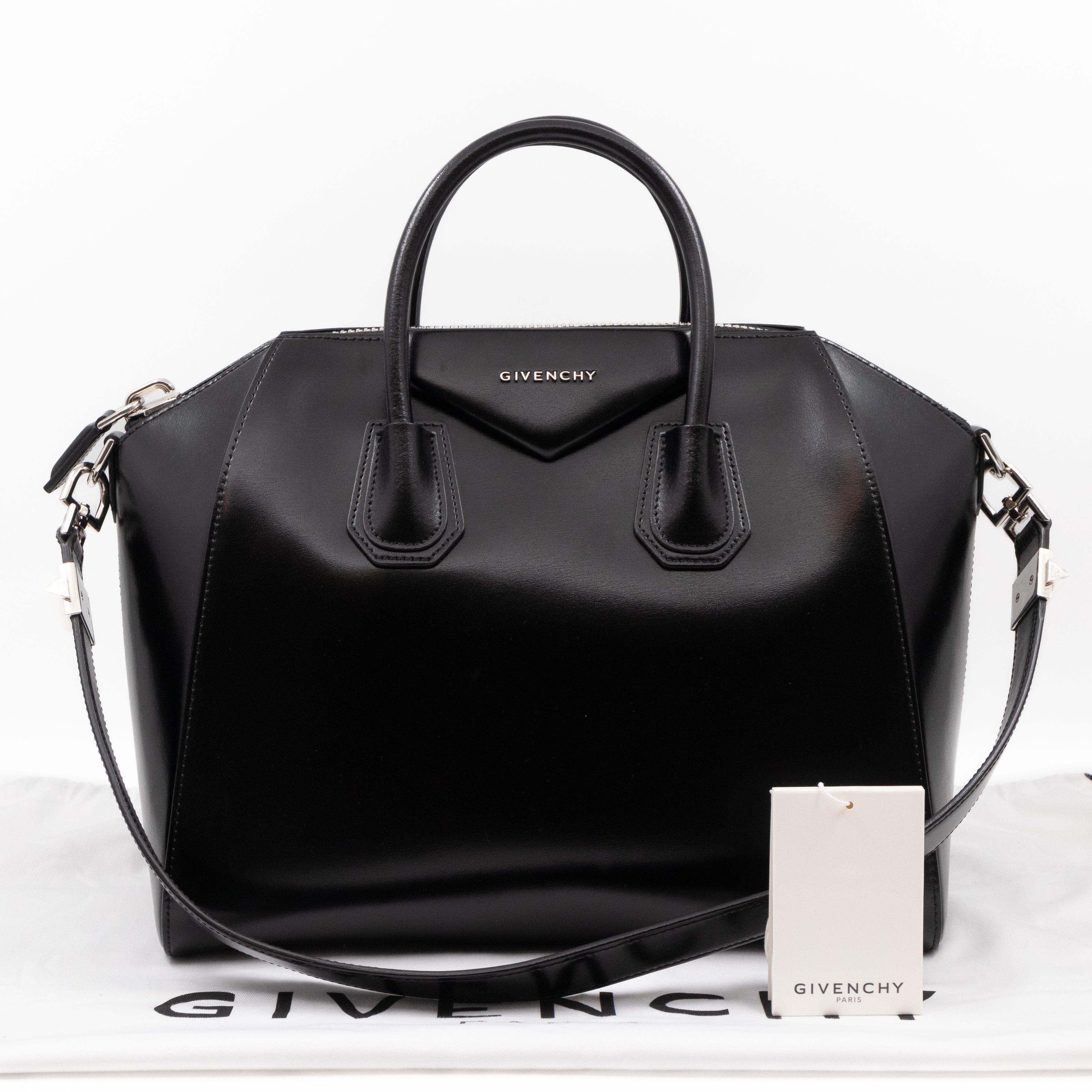Antigona Medium Black Smooth Leather