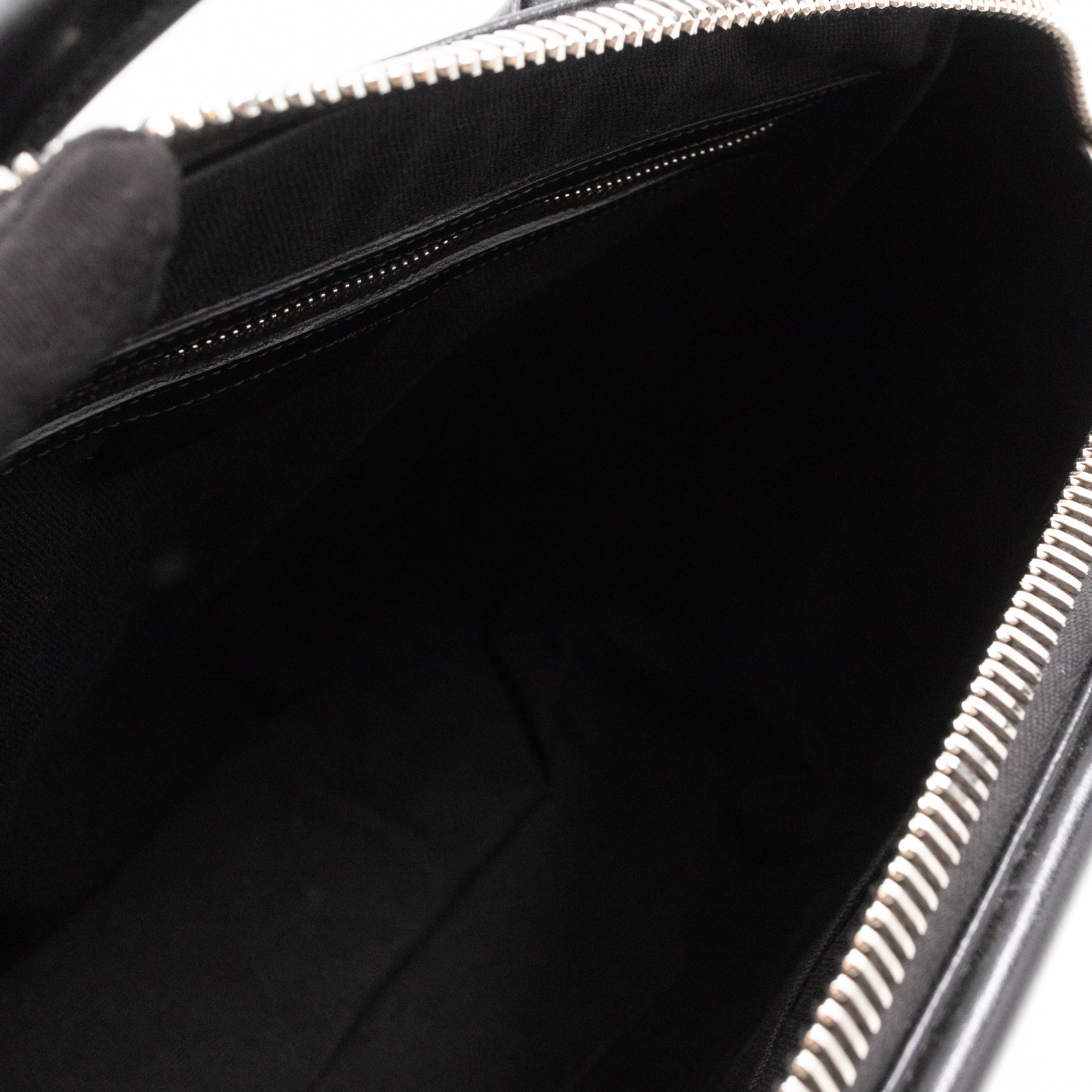 Antigona Medium Black Smooth Leather