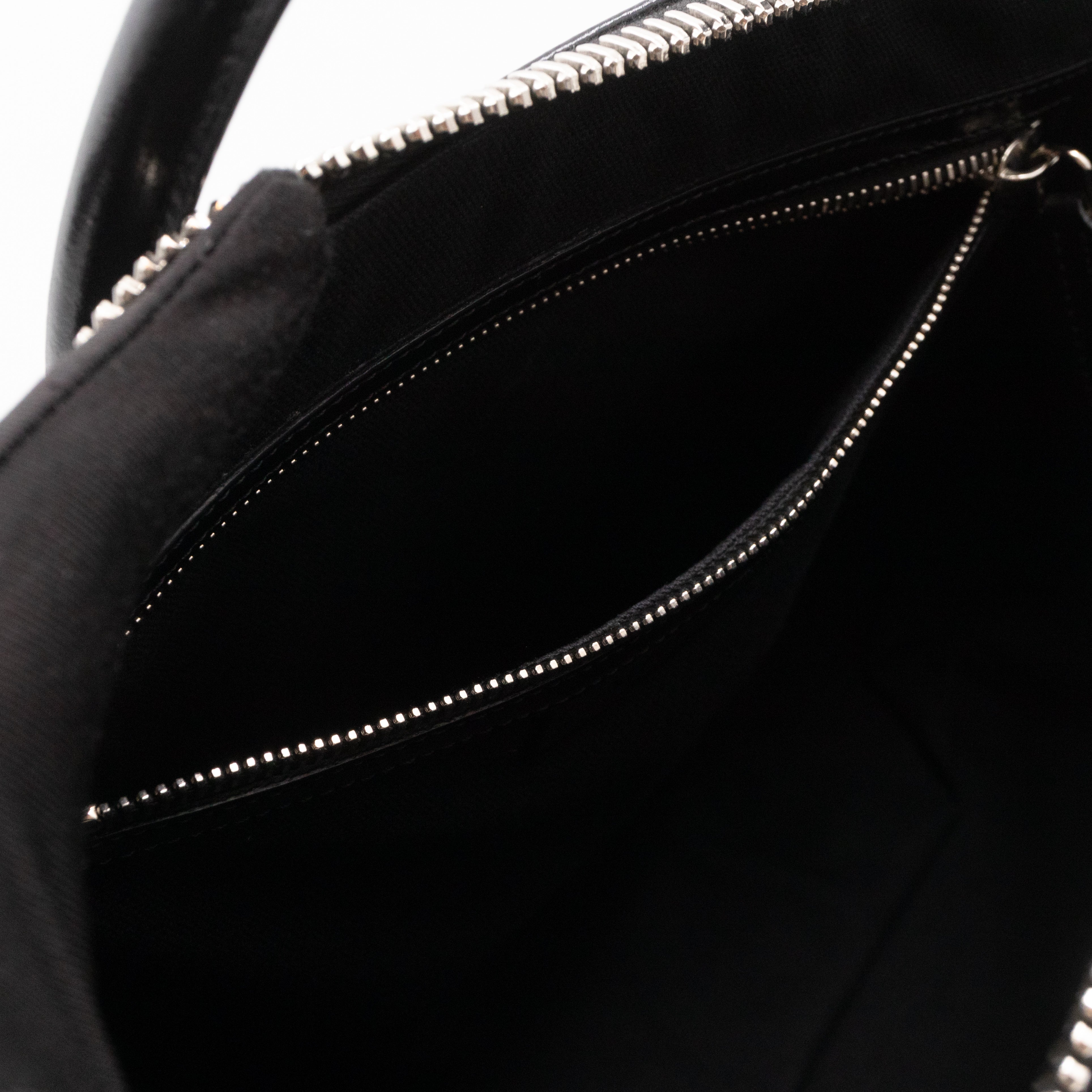 Antigona Medium Black Smooth Leather