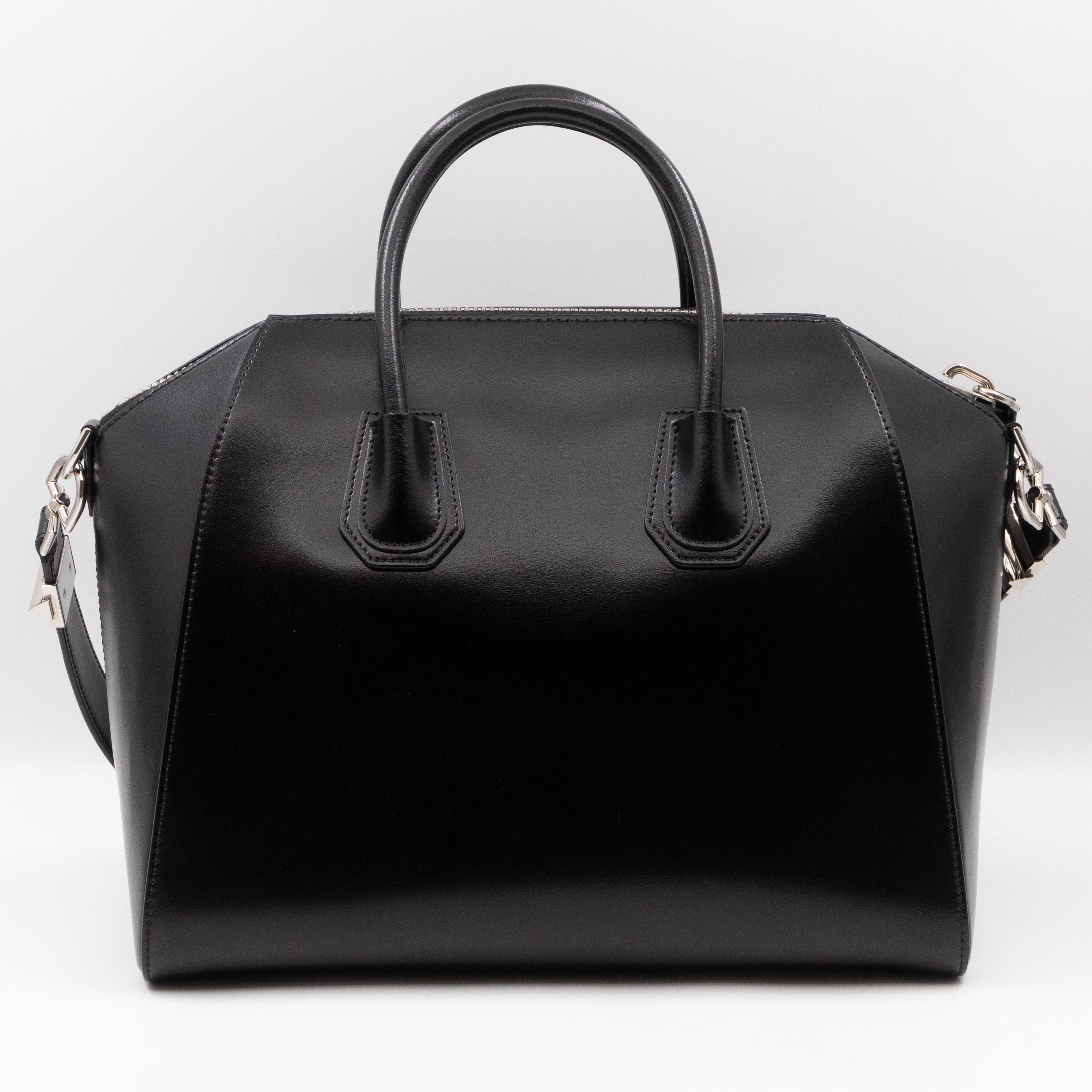 Antigona Medium Black Smooth Leather