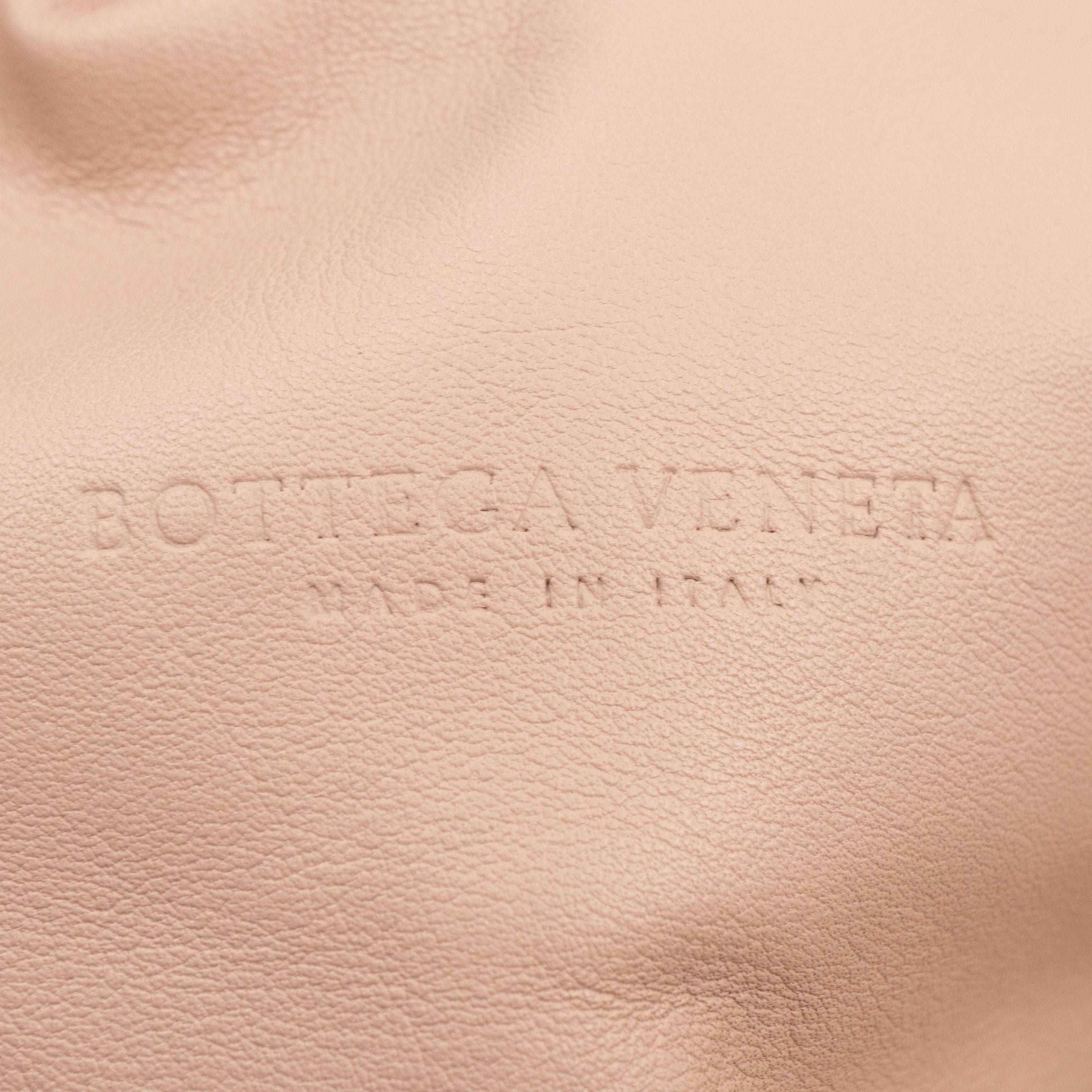 The Pouch Smooth Leather Almond Beige