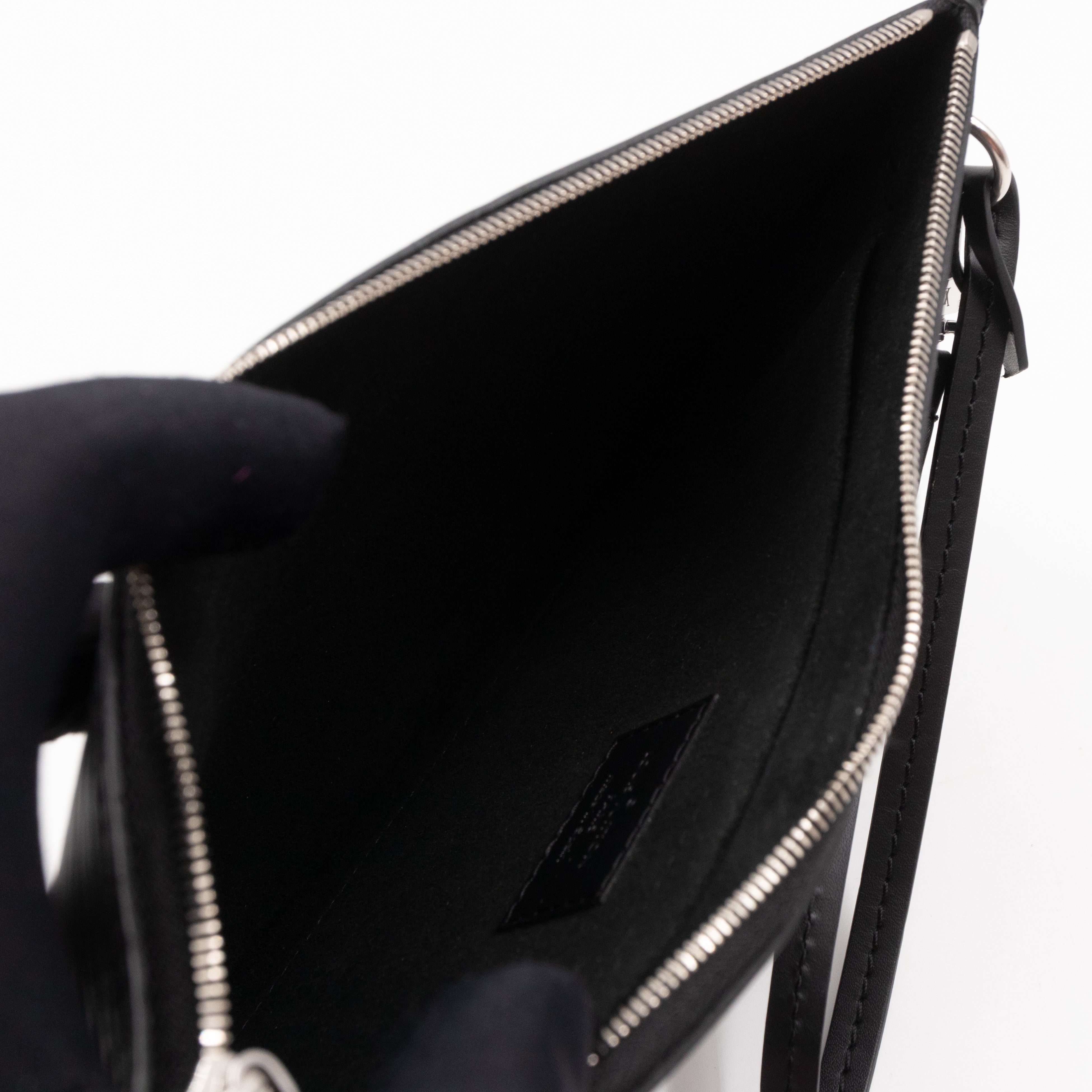 Neverfull Pochette Black Epi Leather