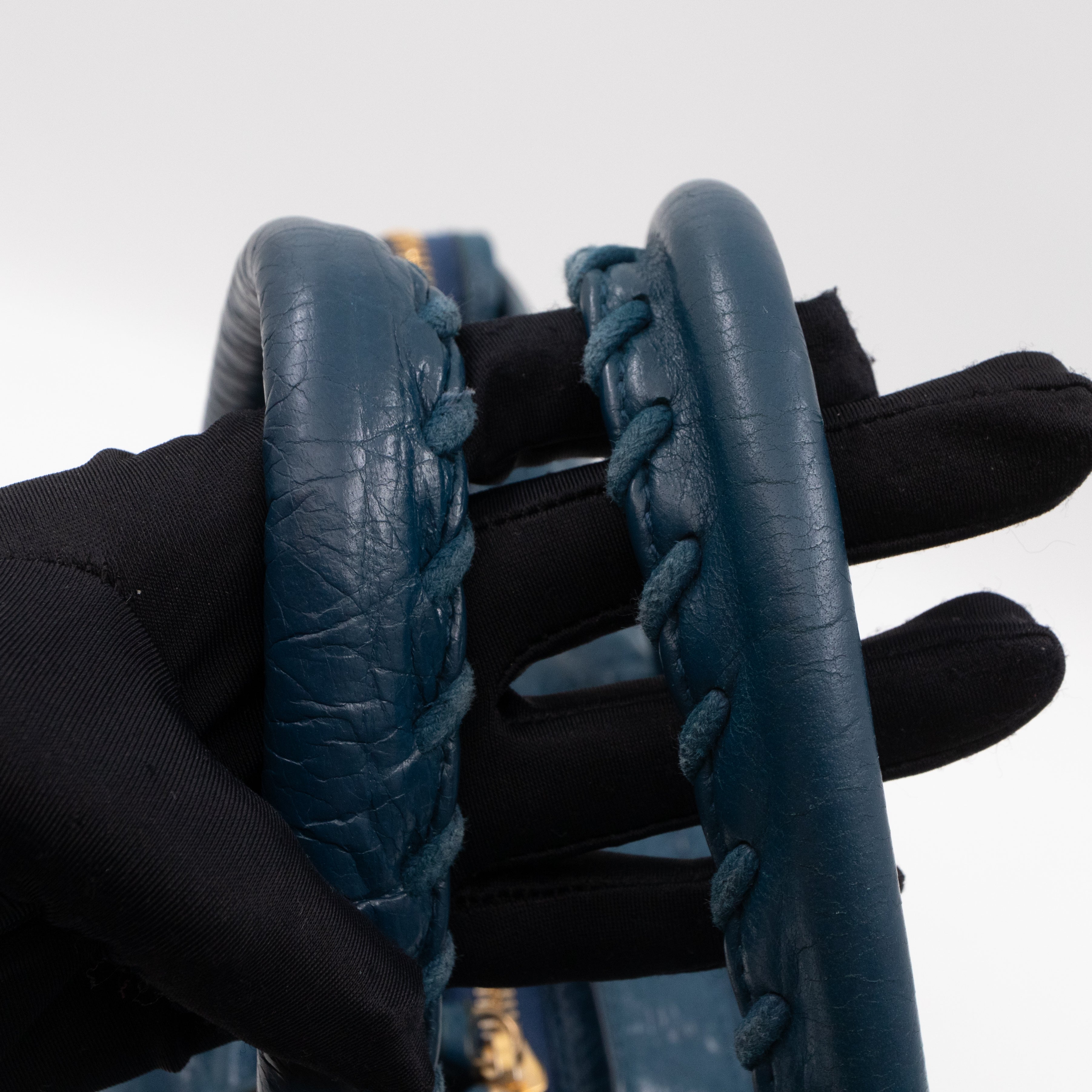 Classic City Blue Profond Leather