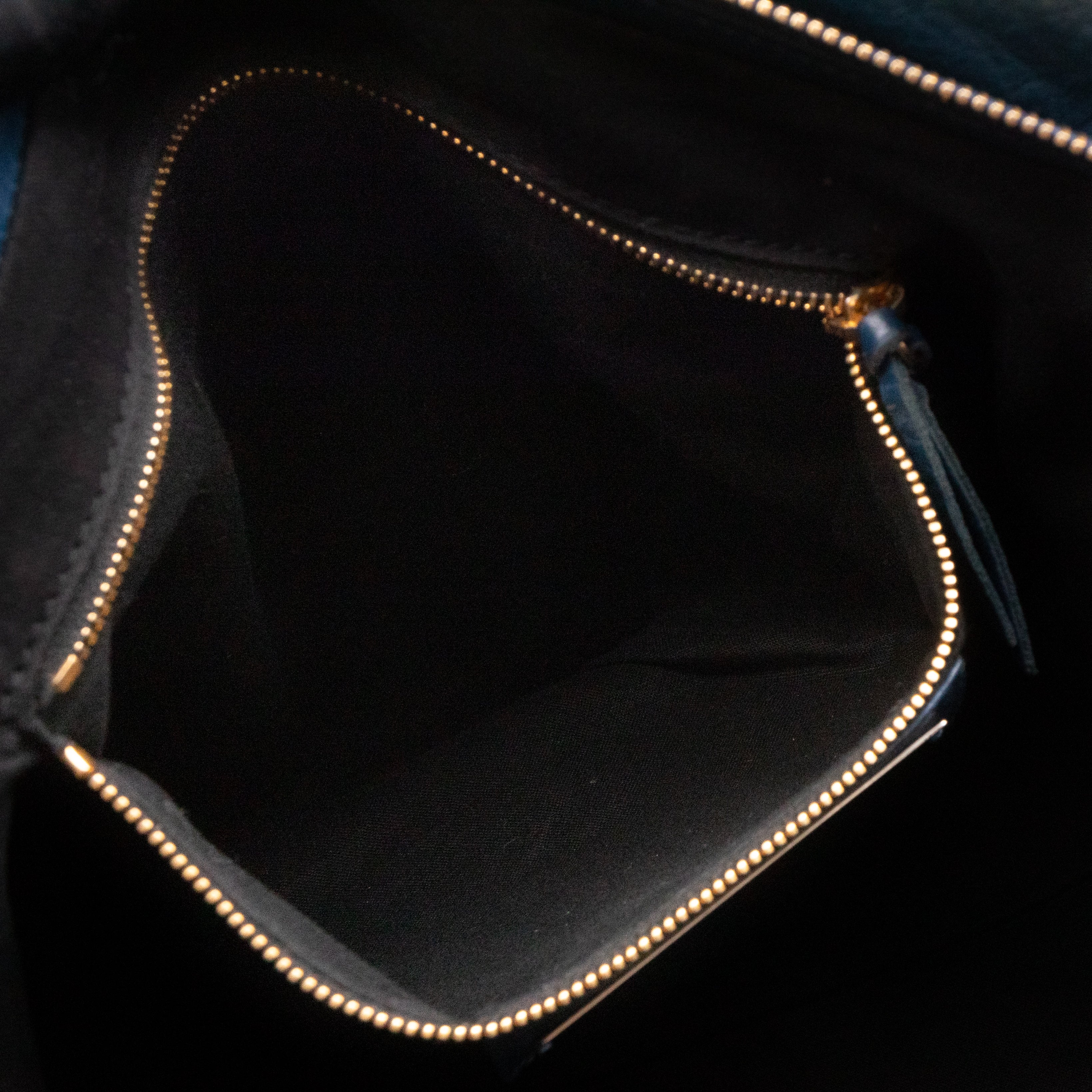 Classic City Blue Profond Leather