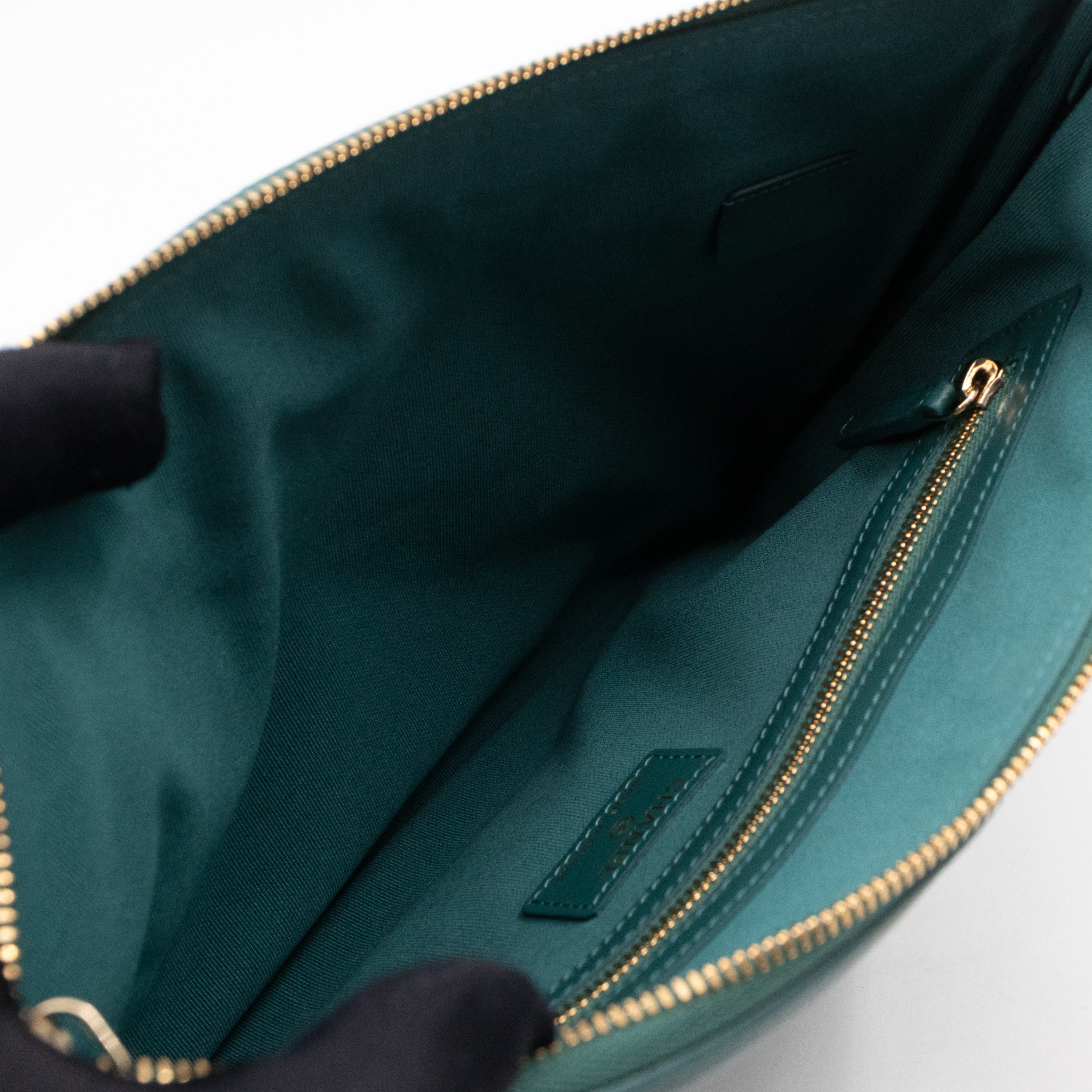 19 Pouch Large Teal Quilted Leather