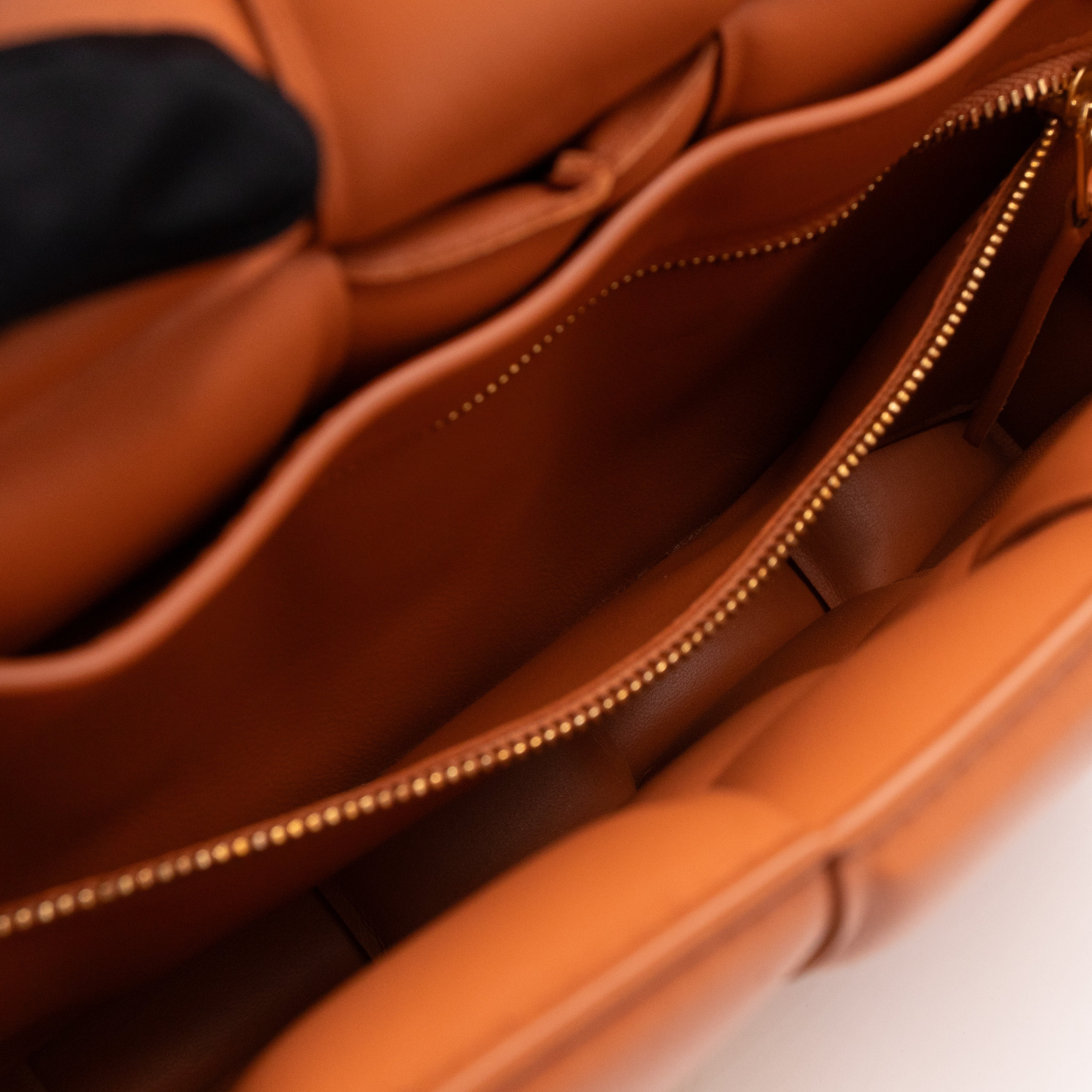 Classic Padded Cassette Clay Intreccio Leather
