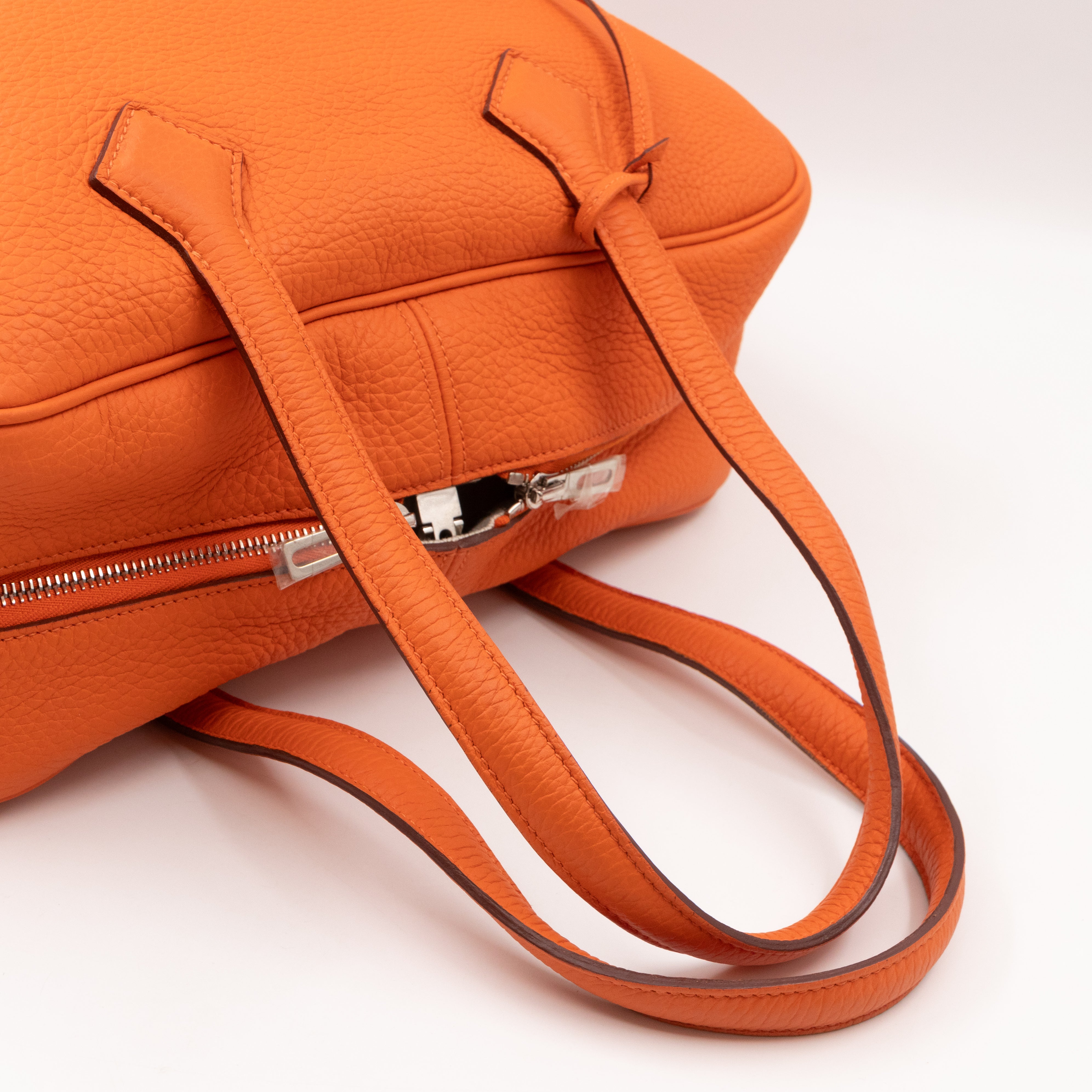 Victoria II 35 Orange Leather