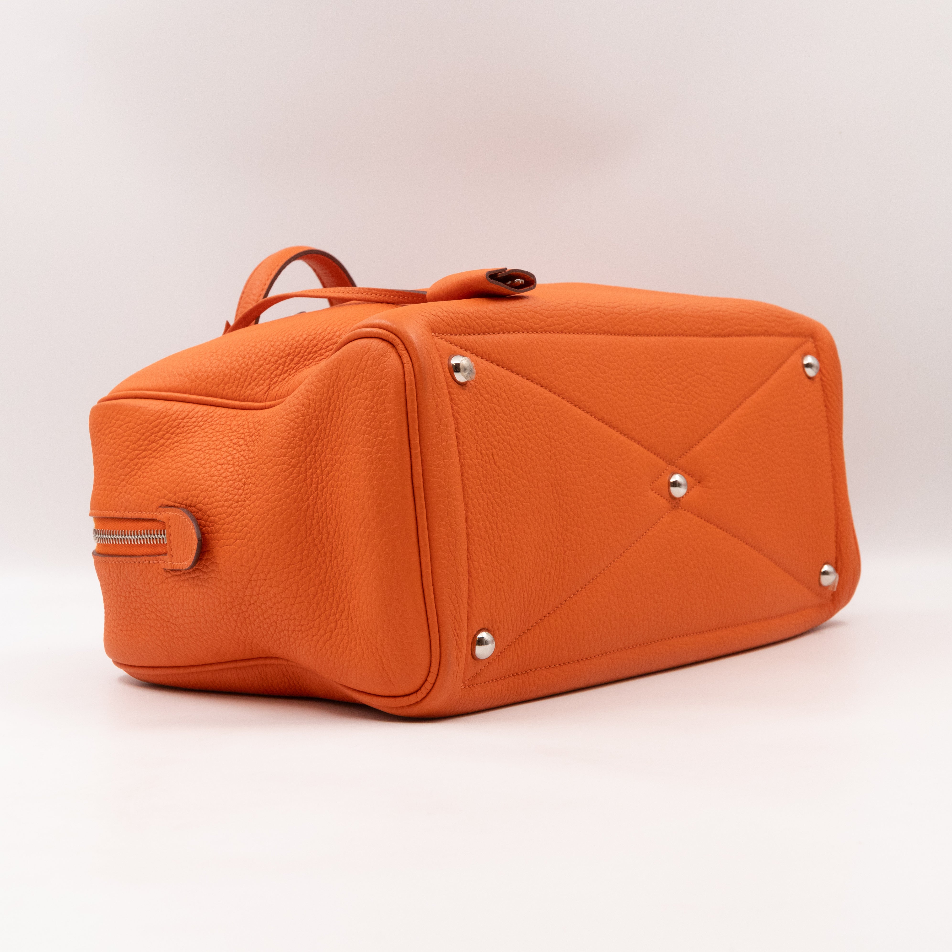 Victoria II 35 Orange Leather