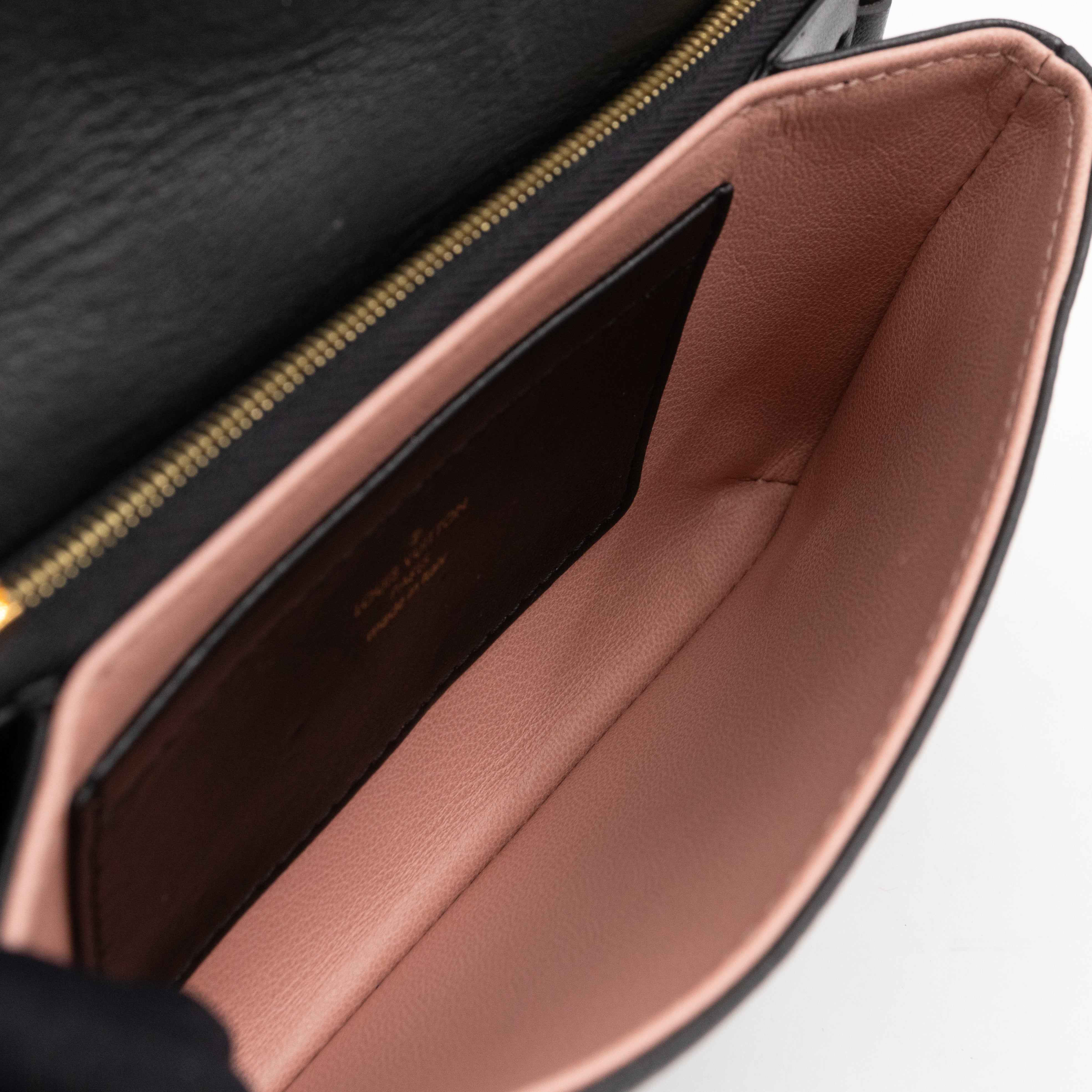 Pochette Coussin Black Leather