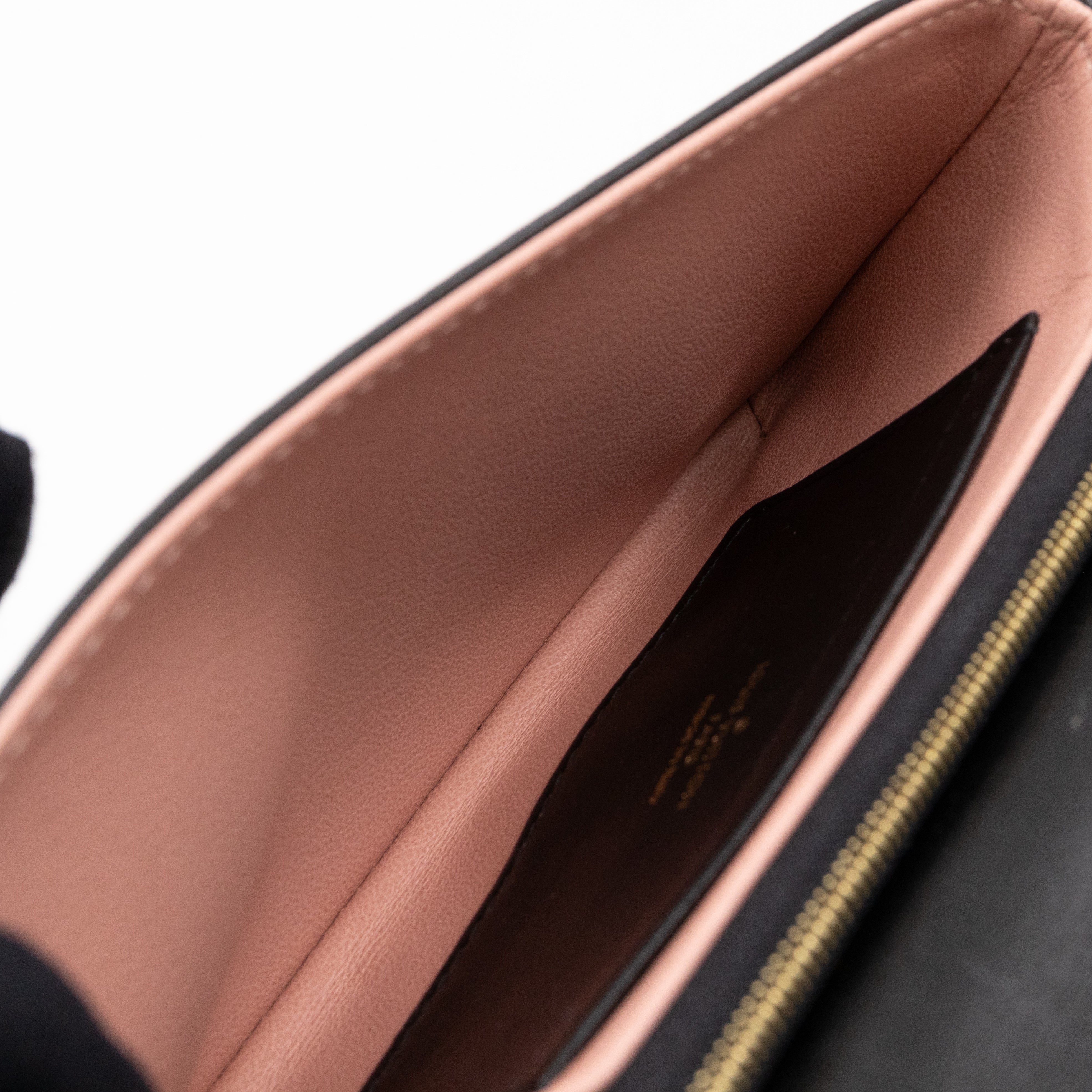 Pochette Coussin Black Leather